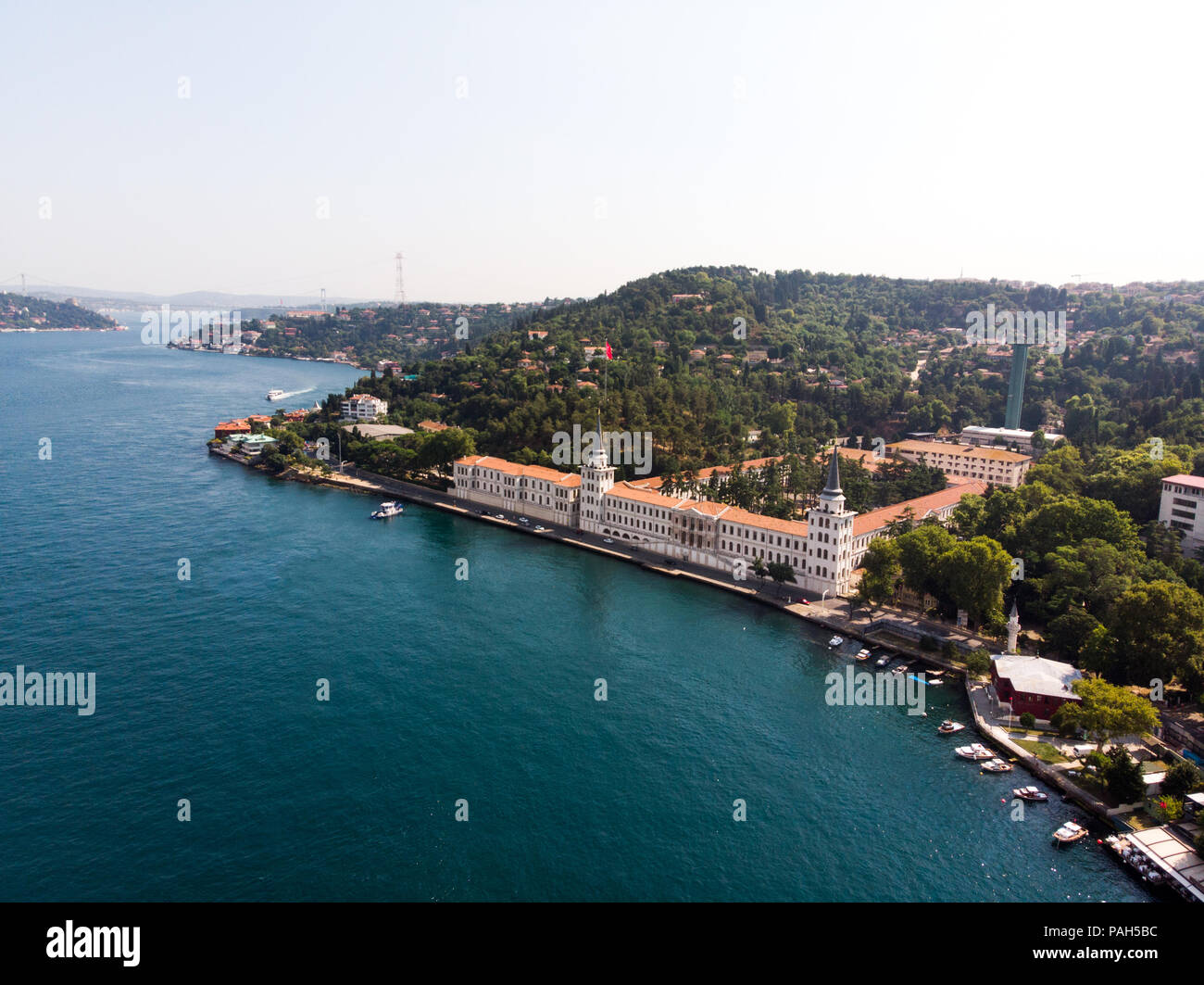 Vista aerea del Kuleli Liceo Militare nella città di Istanbul, Turchia. Edificio storico. Foto Stock