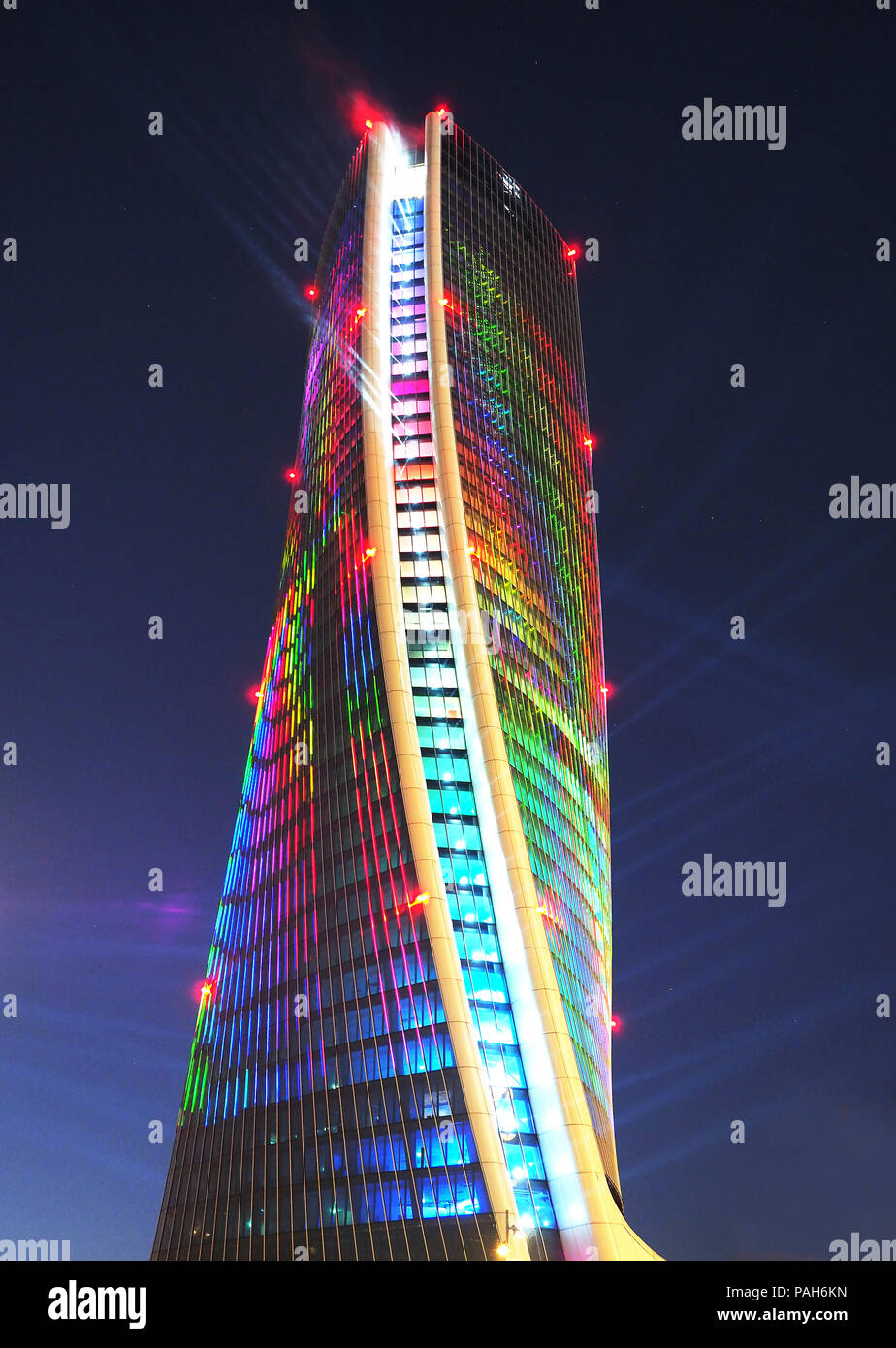 Europa,l'Italia,Lombardia,Milano,quartiere Citylife,quartiere Citylife,grattacielo ( Torre Hadid ( 185 m ),Progettato da Zaha, la torre Hadid,soprannominato il storto e conosciuta anche come la Torre di Generali Foto Stock