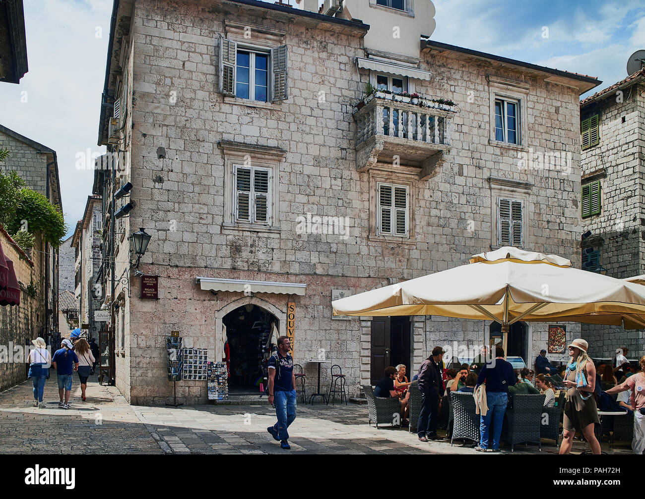 L'Europa,Montenegro,Cattaro città,palazzo della famiglia lombarda 18THC. Foto Stock