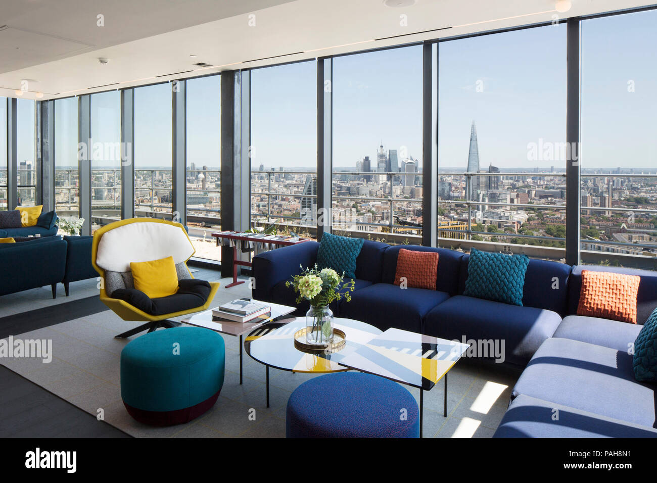 Vista di sky lounge affacciato sulla città. Momento clou - Newington Butts, Elephant and Castle, Regno Unito. Architetto: Rogers Stirk Harbour + parte Foto Stock