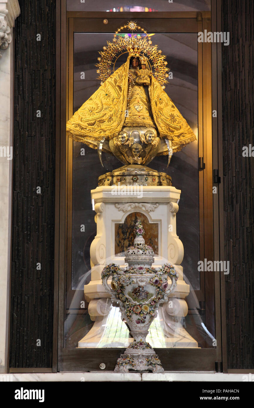 Cuba - miracolosa Madonna statua nella Basilica di El Cobre. Anno 2012 è considerato essere quattrocentesimo anniversario di El Cobre miracolo e Papa Benedetto XVI Foto Stock