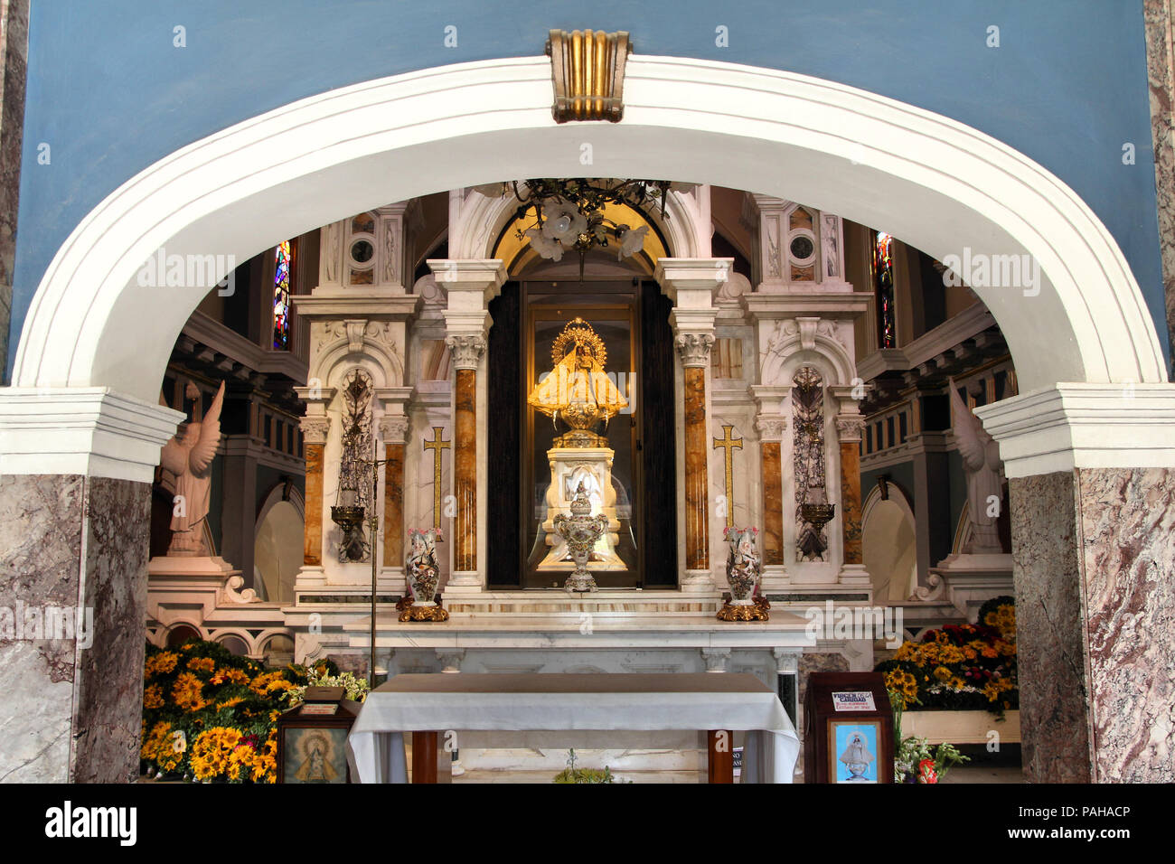 Cuba - miracolosa Madonna statua nella Basilica di El Cobre. Anno 2012 è considerato essere quattrocentesimo anniversario di El Cobre miracolo e Papa Benedetto XVI Foto Stock