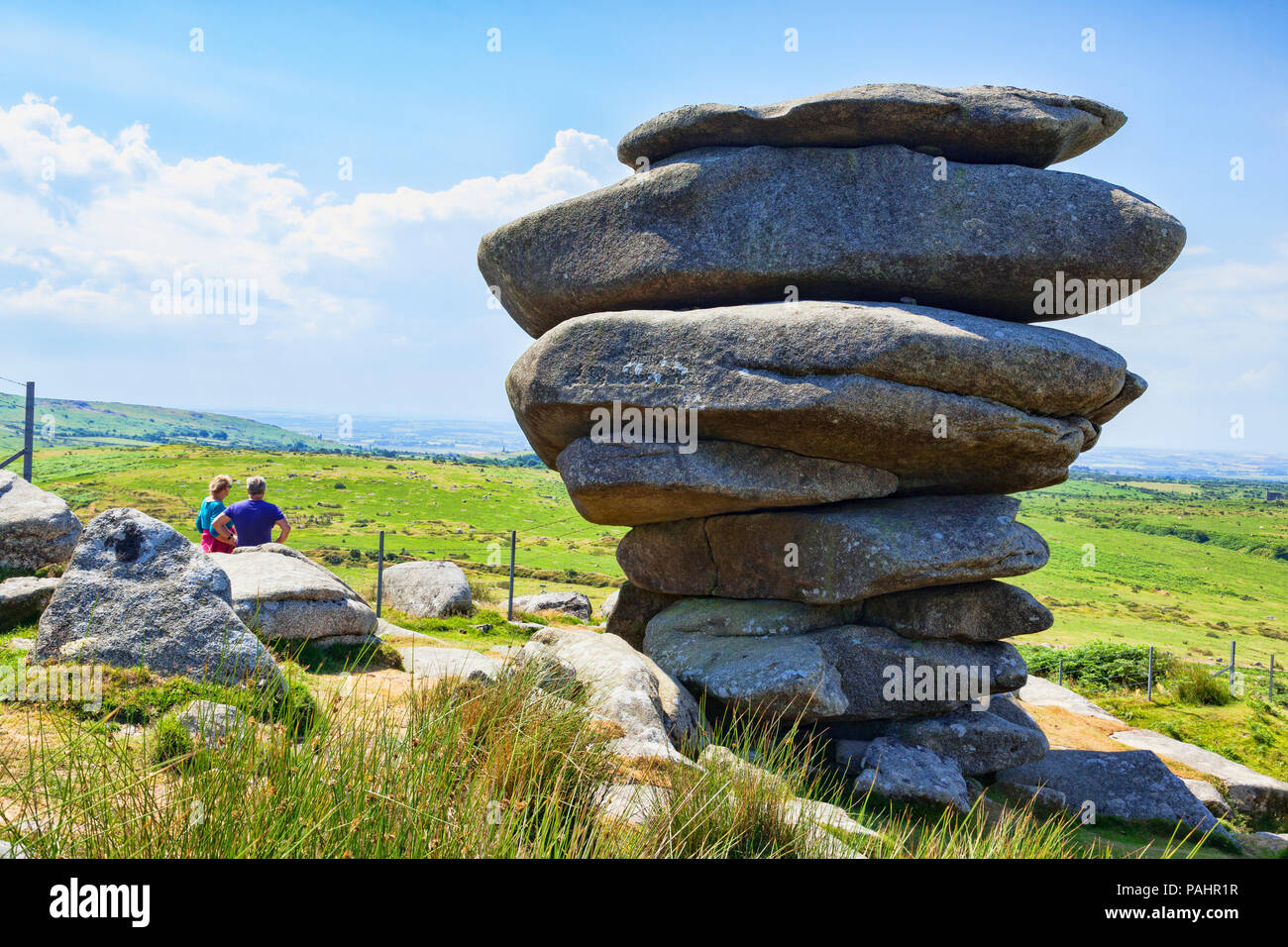 3 Luglio 2018: Bodmin Moor, Cornwall Regno Unito - Il Cheesewring, un famoso granito tor su Stowe's Hill. Foto Stock