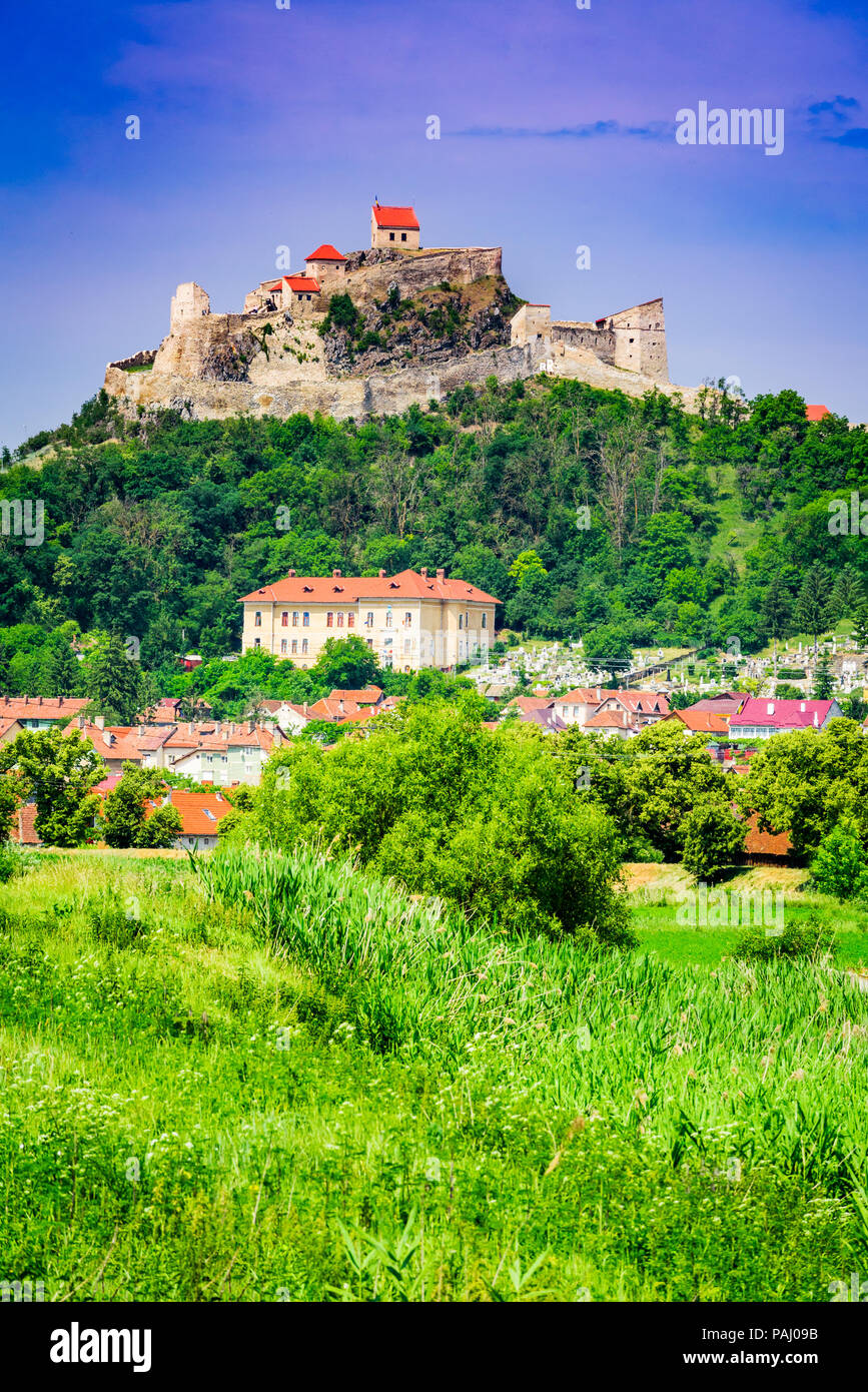 Rupea, rovine della fortezza medievale dalla Transilvania nella contea di Brasov, Romania. Foto Stock