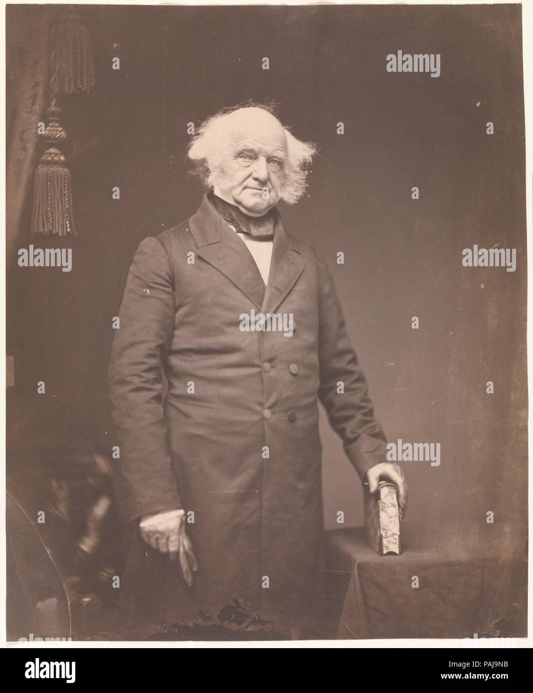 Presidente Martin Van Buren. Artista: Mathew B. Brady (American, nato in Irlanda, 1823?-1896 New York). Dimensioni: 48,3 x 39,7 cm (19 x 15 5/8 in.). Data: 1855-58. Ottavo presidente degli Stati Uniti, Martin Van Buren (1782-1862) era un esperto comincia il cui peso è stato sinonimo con il partito democratico. Ha ricoperto la carica di Procuratore generale e governatore di New York, Stati Uniti il senatore e ambasciatore in Inghilterra, segretario di stato e vice-presidente sotto Andrew Jackson. Anche se breve in statura, Van Buren era un astuto valorosa politici quali la pressa soprannominato 'il piccolo Magicia Foto Stock