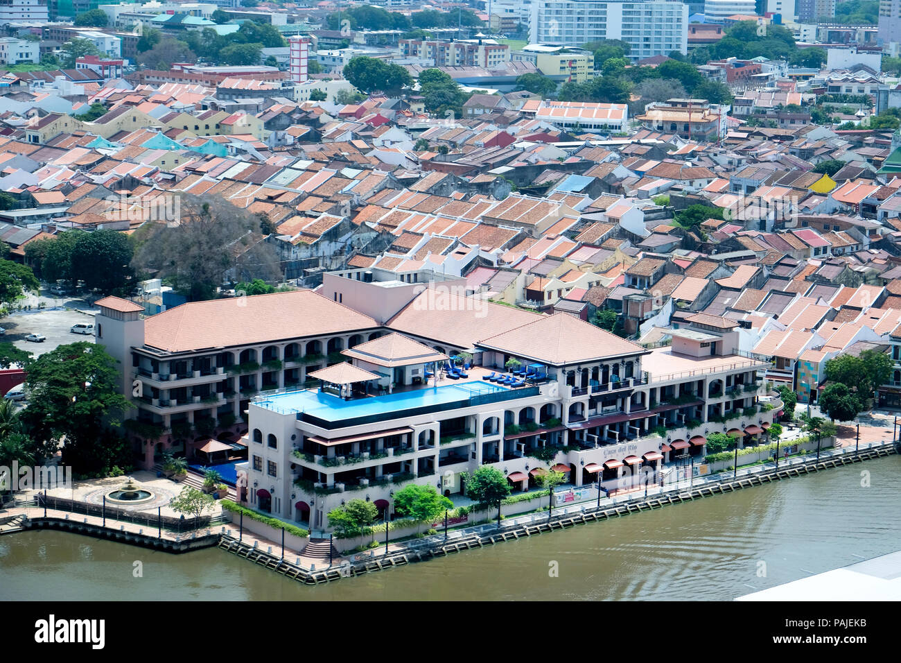 Vista aerea di tetti di quartiere cinese di Melaka, Malesia Malacca Foto Stock