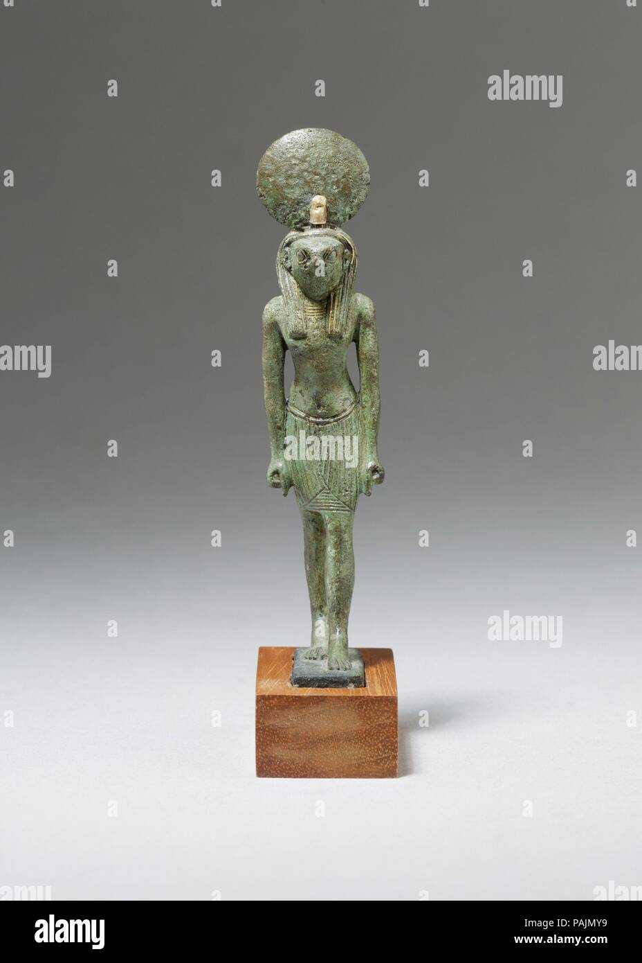 In piedi la figura di Re-Harakhty. Dimensioni: h. 9 cm (3 9/16 in.). Dynasty: Dynasty 26-29. Data: 664-332 A.C. Museo: Metropolitan Museum of Art di New York, Stati Uniti d'America. Foto Stock