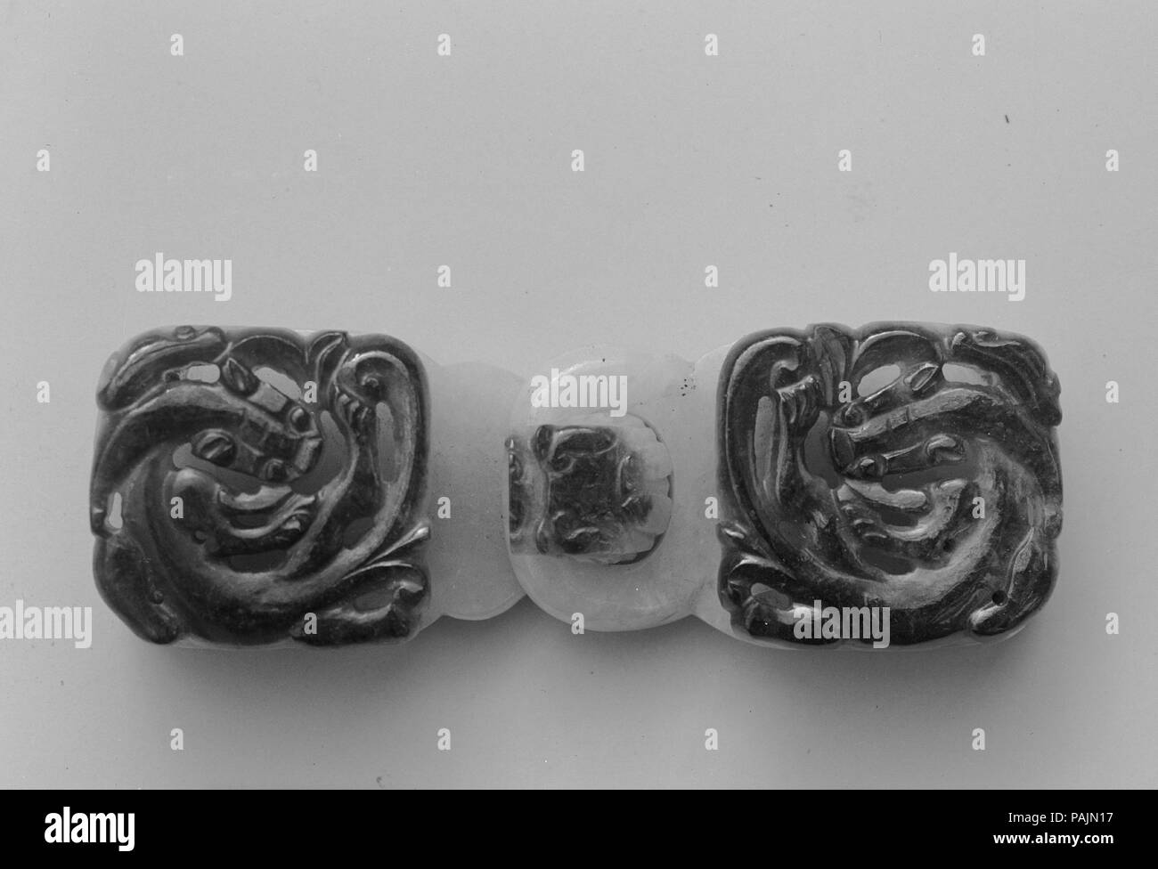 La fibbia. Cultura: la Cina. Dimensioni: L. 3 3/4 in. (9.5 cm). Museo: Metropolitan Museum of Art di New York, Stati Uniti d'America. Foto Stock