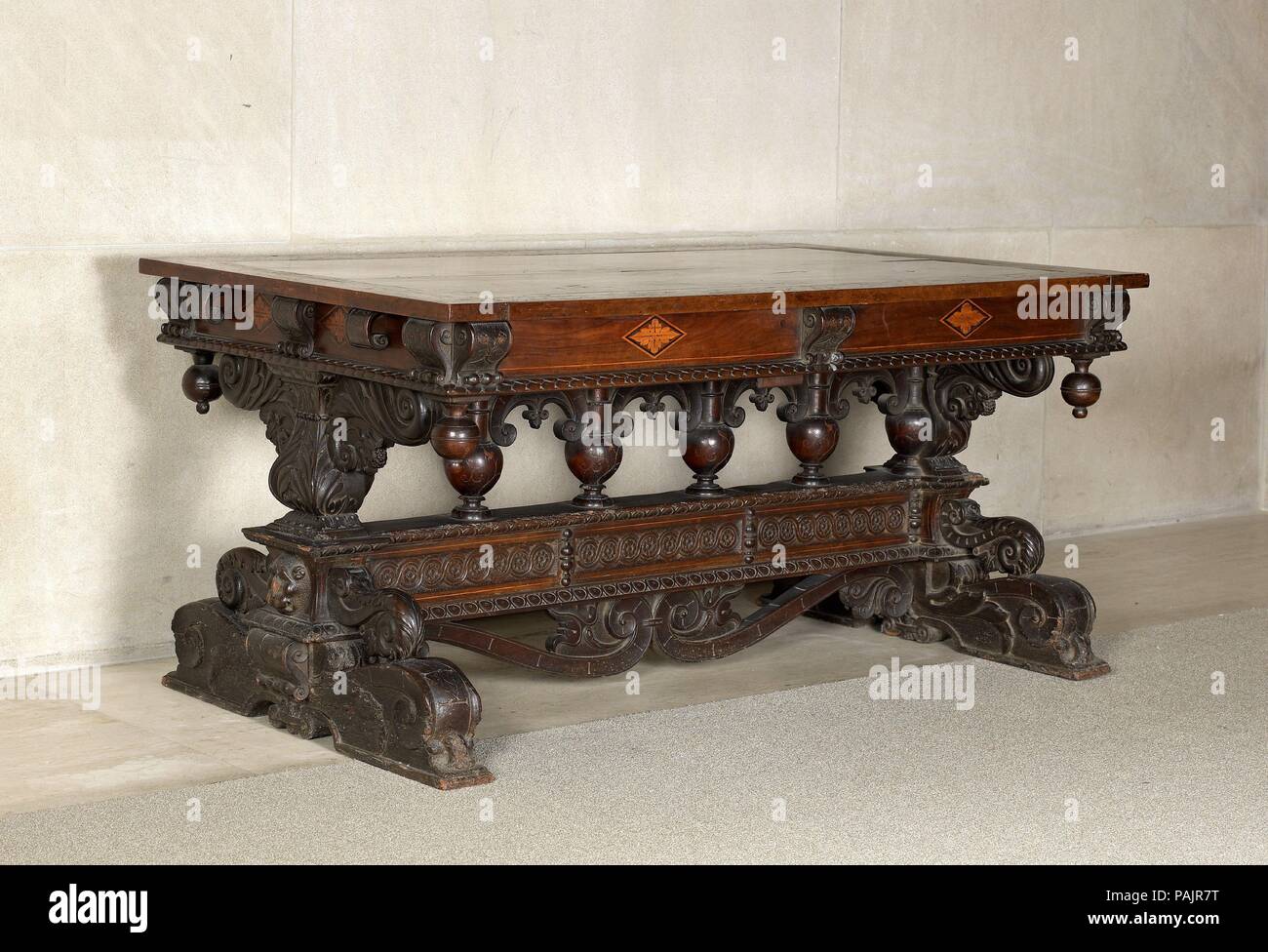 Tabella. La cultura italiana e americana. Dimensioni: h 79 cm, w. 66 cm, d. 101 cm.. Data: 19 o il primo decennio del ventesimo secolo con le parti precedenti). Museo: Metropolitan Museum of Art di New York, Stati Uniti d'America. Foto Stock