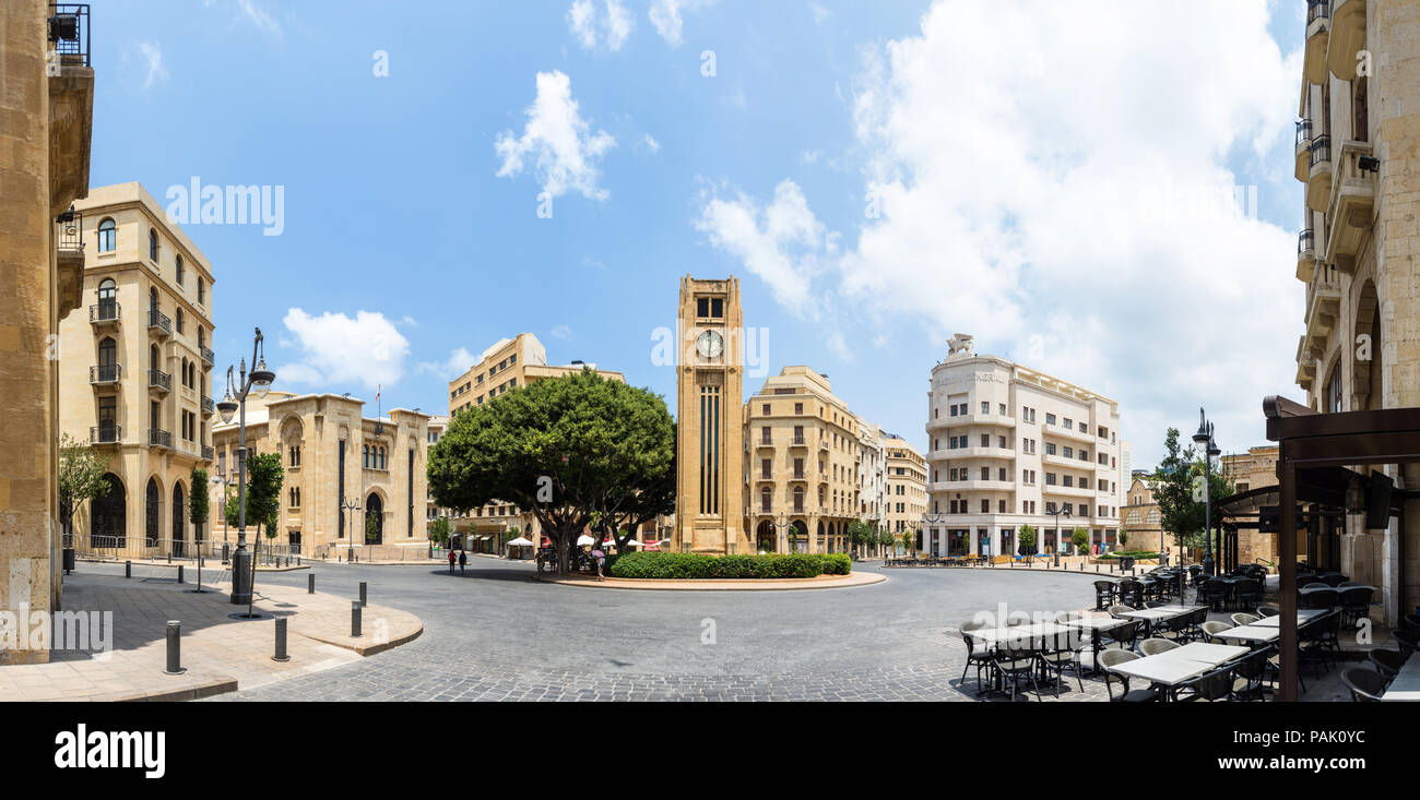 Panorama di Nejme Square o Place de l'Etoile nel centro cittadino di Beirut Central District, con la torre dell orologio e il parlamento libanese, Libano Foto Stock