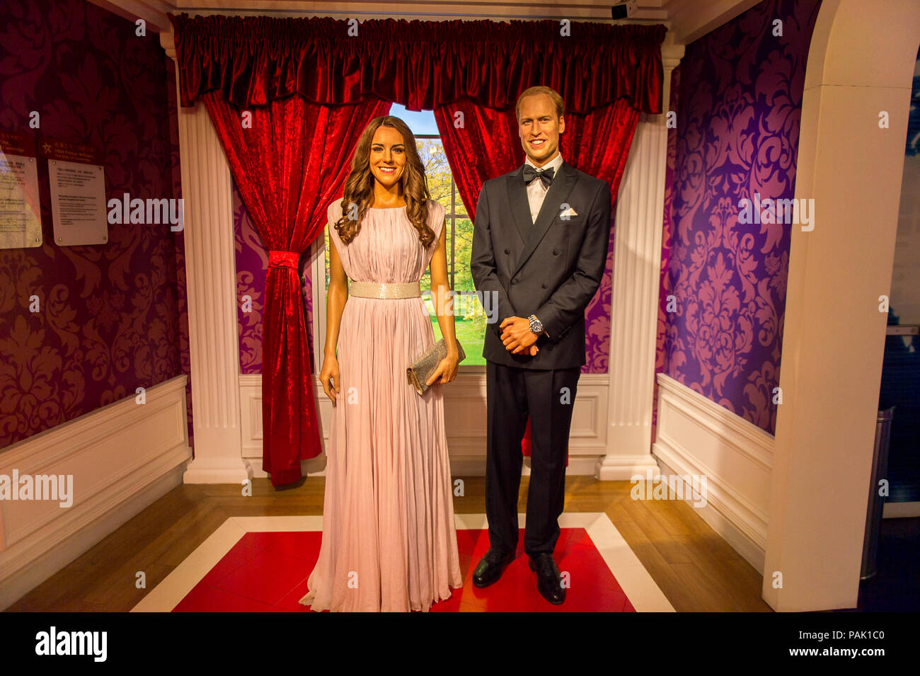 Pechino, Cina - 6 Aprile 2016: il Principe Willian e Caterina a Pechino il museo delle cere di Madame Tussauds. Marie Tussaud è nata come Marie Grosholtz in 176 Foto Stock
