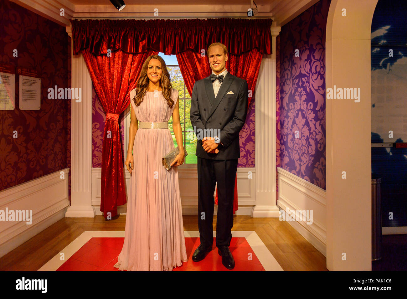 Pechino, Cina - 6 Aprile 2016: il Principe Willian e Caterina a Pechino il museo delle cere di Madame Tussauds. Marie Tussaud è nata come Marie Grosholtz in 176 Foto Stock