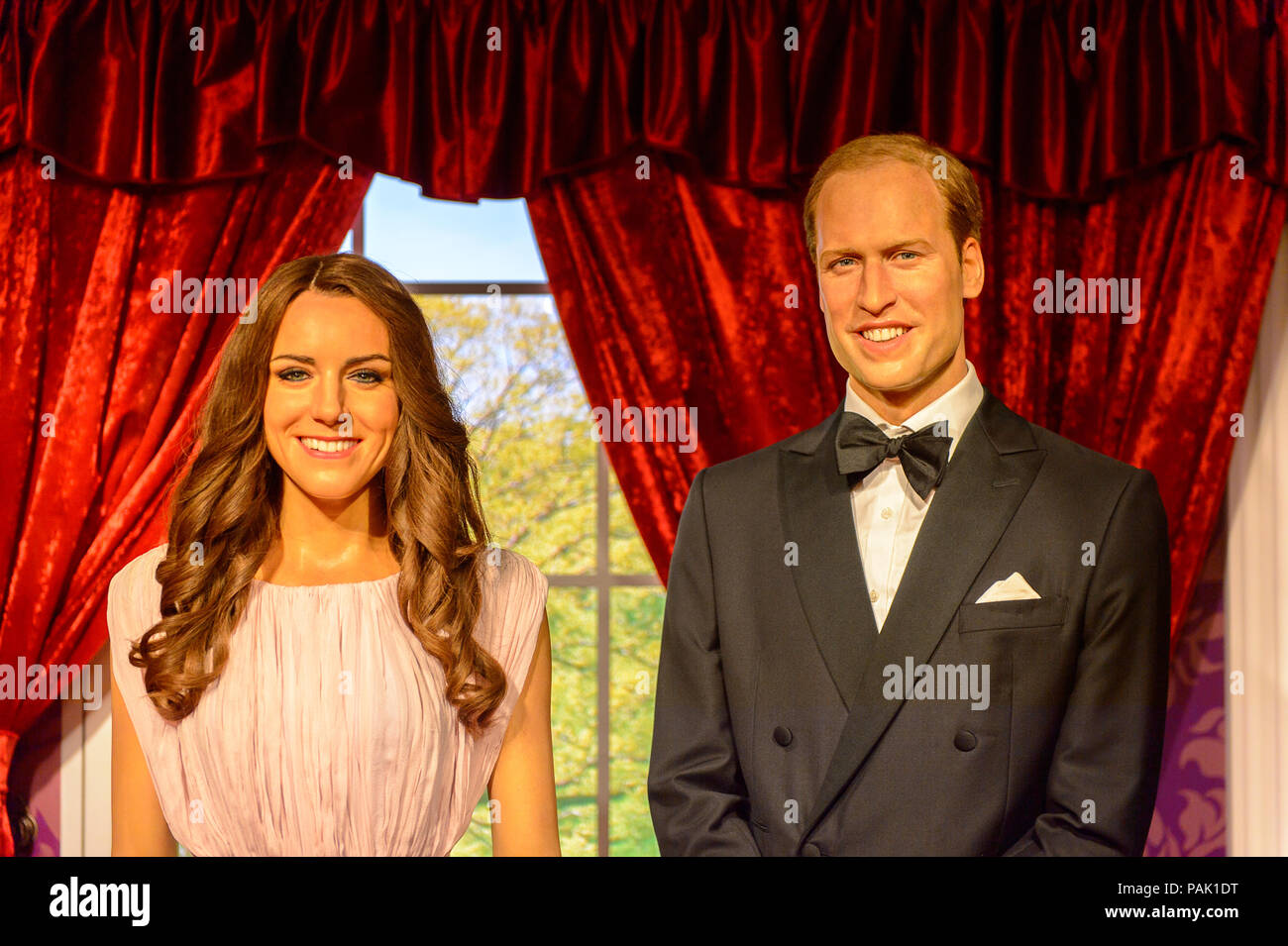 Pechino, Cina - 6 Aprile 2016: il Principe Willian e Caterina a Pechino il museo delle cere di Madame Tussauds. Marie Tussaud è nata come Marie Grosholtz in 176 Foto Stock