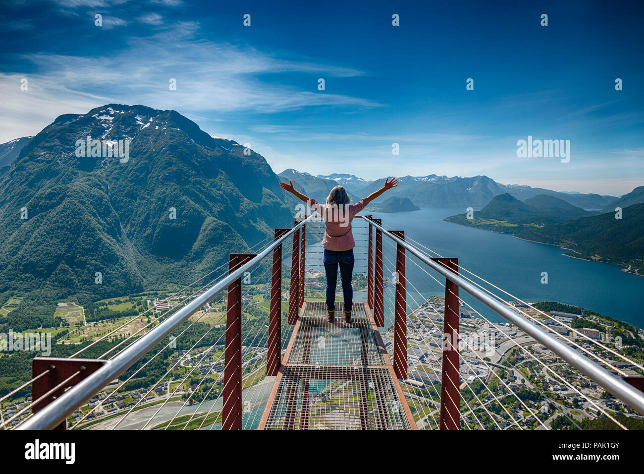 Passerella a sbalzo immagini e fotografie stock ad alta risoluzione - Alamy