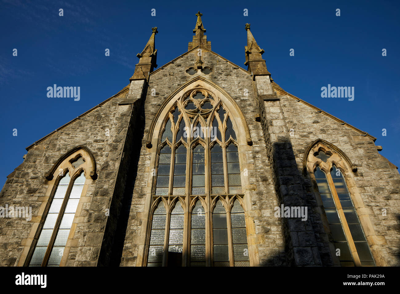 Clitheroe Borough di Ribble Valley Lancashire Clitheroe Regno Chiesa Riformata sul cancello di castello, costruito su una parte del castello di roccia dove la fondazione s Foto Stock