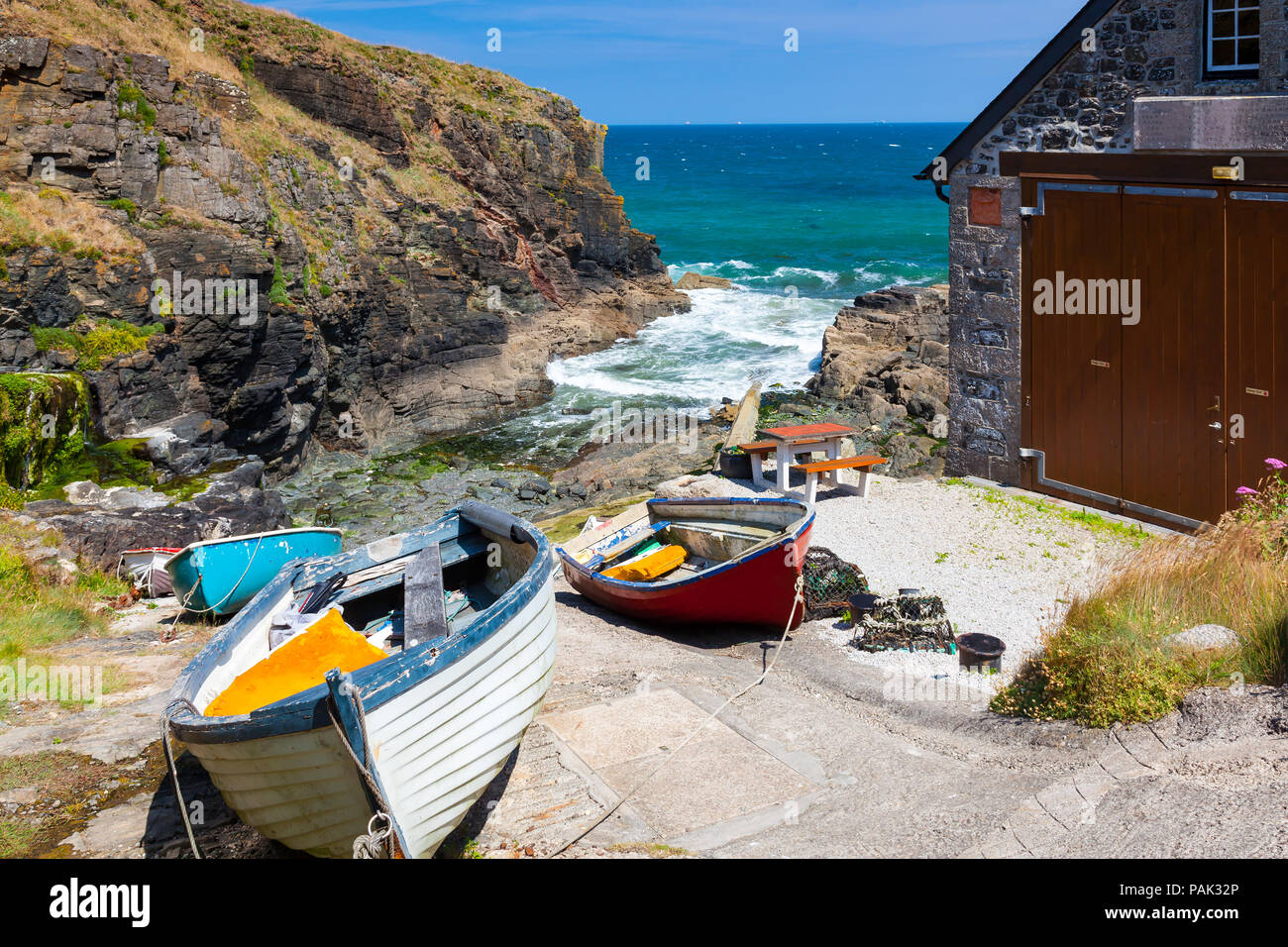 La piccola frazione di chiesa Cove sulla penisola di Lizard Cornwall Inghilterra UK Europa Foto Stock