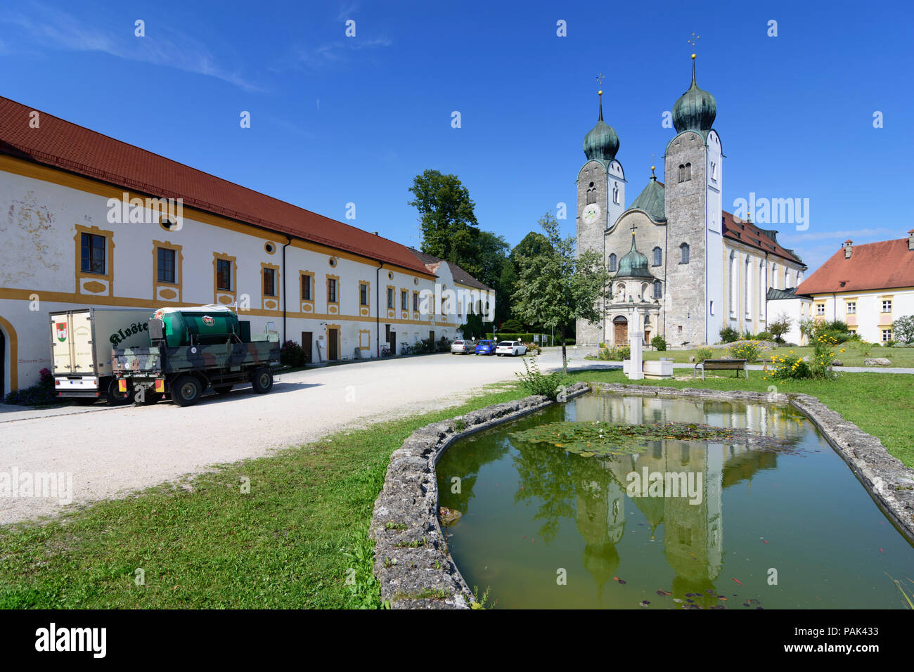 Altenmarkt an der Alz: Baumburg Abbey, monastero chiesa di Santa Margherita in Germania, in Baviera, Baviera, Alta Baviera, Baviera superiore Foto Stock