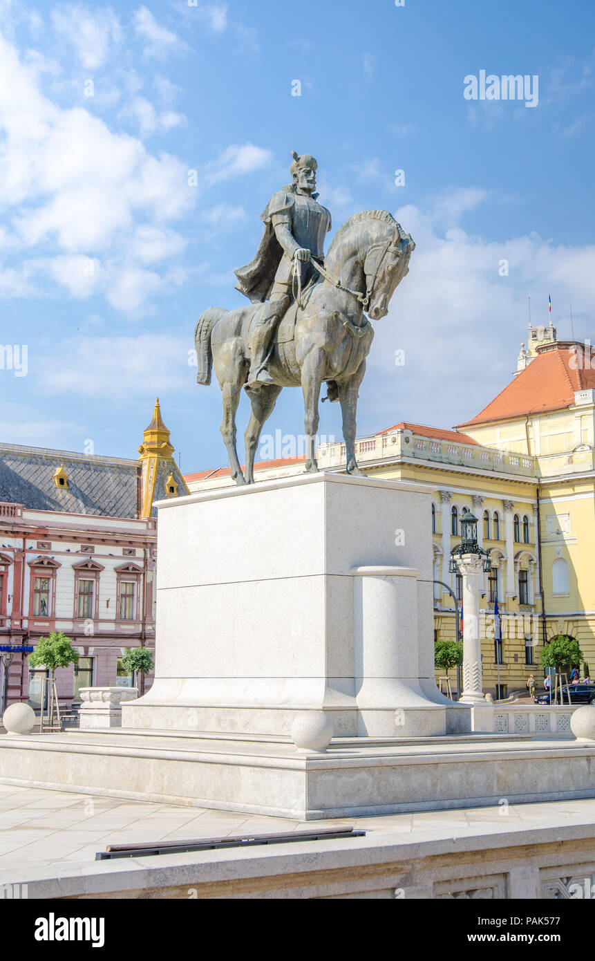 10 Settembre 2016 - Oradea, Romania: Mihai Viteazul ( Michael Brave ) statua nella Piazza Unirii. Il rumeno di eroe nazionale su un monumentale iconico l Foto Stock