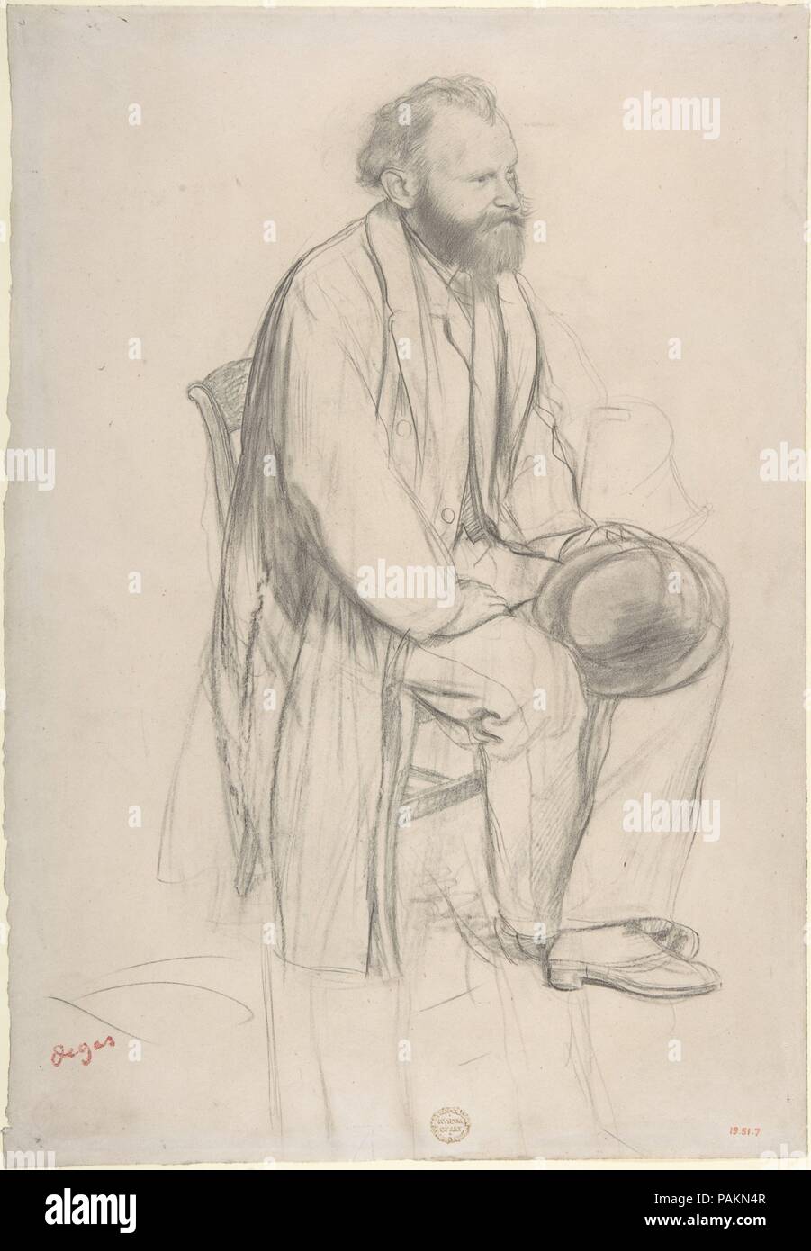 Édouard Manet, seduto, tenendo il suo cappello. Artista: Edgar Degas (francese, Parigi Parigi 1834-1917). Dimensioni: foglio: 13 1/16 x 9 1/16 in. (33,1 x 23 cm). Sitter: Édouard Manet (francese, Parigi Parigi 1832-1883). Data: ca. 1865. Questo disegno e un altro Da Degas (MMA 19,51.6), entrambe acquistate presso la vendita dei contenuti di Degas's studio nel 1918, sono studi preparatori per un ritratto inciso di Manet realizzata intorno al 1866-68, un paio di anni dopo i due pittori incontrò per la prima volta al museo del Louvre. Degas ritratto Manet diverse volte: ha fatto un disegno di Manet a guardare le corse a Longchamps (MMA 19,51.8) e un painti Foto Stock