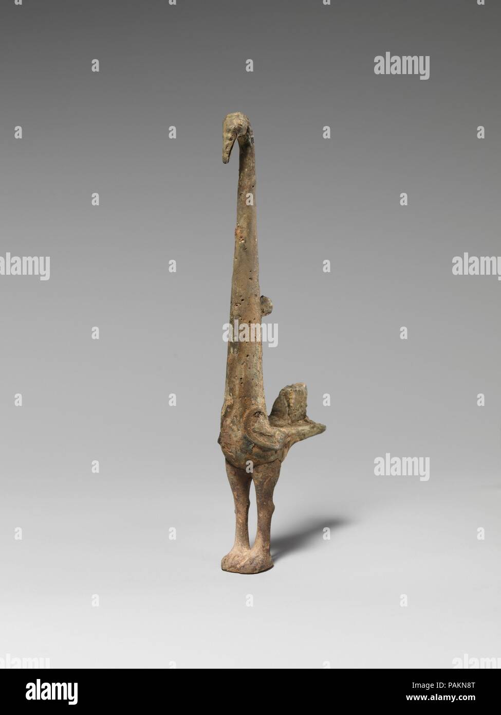 Bird. Cultura: la Cina. Dimensioni: H. 6 1/16 in. (15,4 cm). Museo: Metropolitan Museum of Art di New York, Stati Uniti d'America. Foto Stock