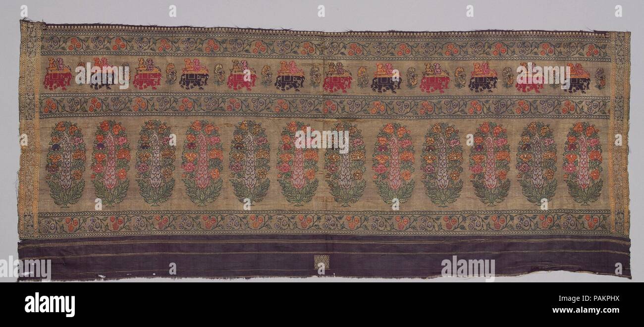 Sari confine. Dimensioni: Tessile: L. 17 1/2 in. (44,5 cm) W. 41 a. (104,1 cm). Data: del xvii secolo. Museo: Metropolitan Museum of Art di New York, Stati Uniti d'America. Foto Stock