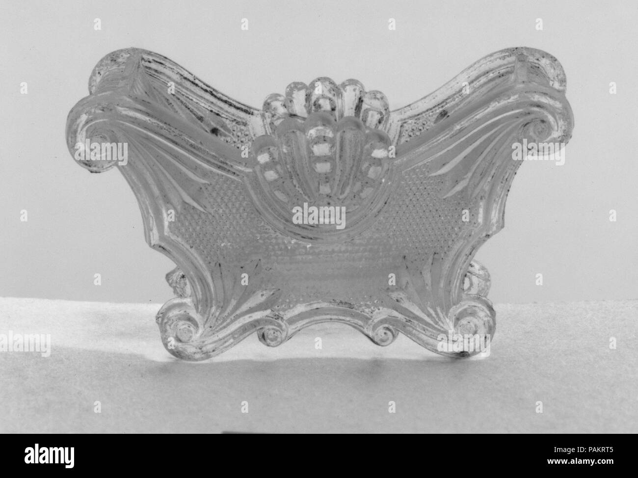 Saltcellar. Dimensioni: 1 3/4 x 2 x 3 1/16 in. (4,4 x 5,1 x 7,8 cm). Data: 1830-35. Museo: Metropolitan Museum of Art di New York, Stati Uniti d'America. Foto Stock Saltcellar. Dimensioni: 1 3/4 x 2 x 3 1/16 in. (4,4 x 5,1 x 7,8 cm). Data: 1830-35. Museo: Metropolitan Museum of Art di New York, Stati Uniti d'America. Foto Stock