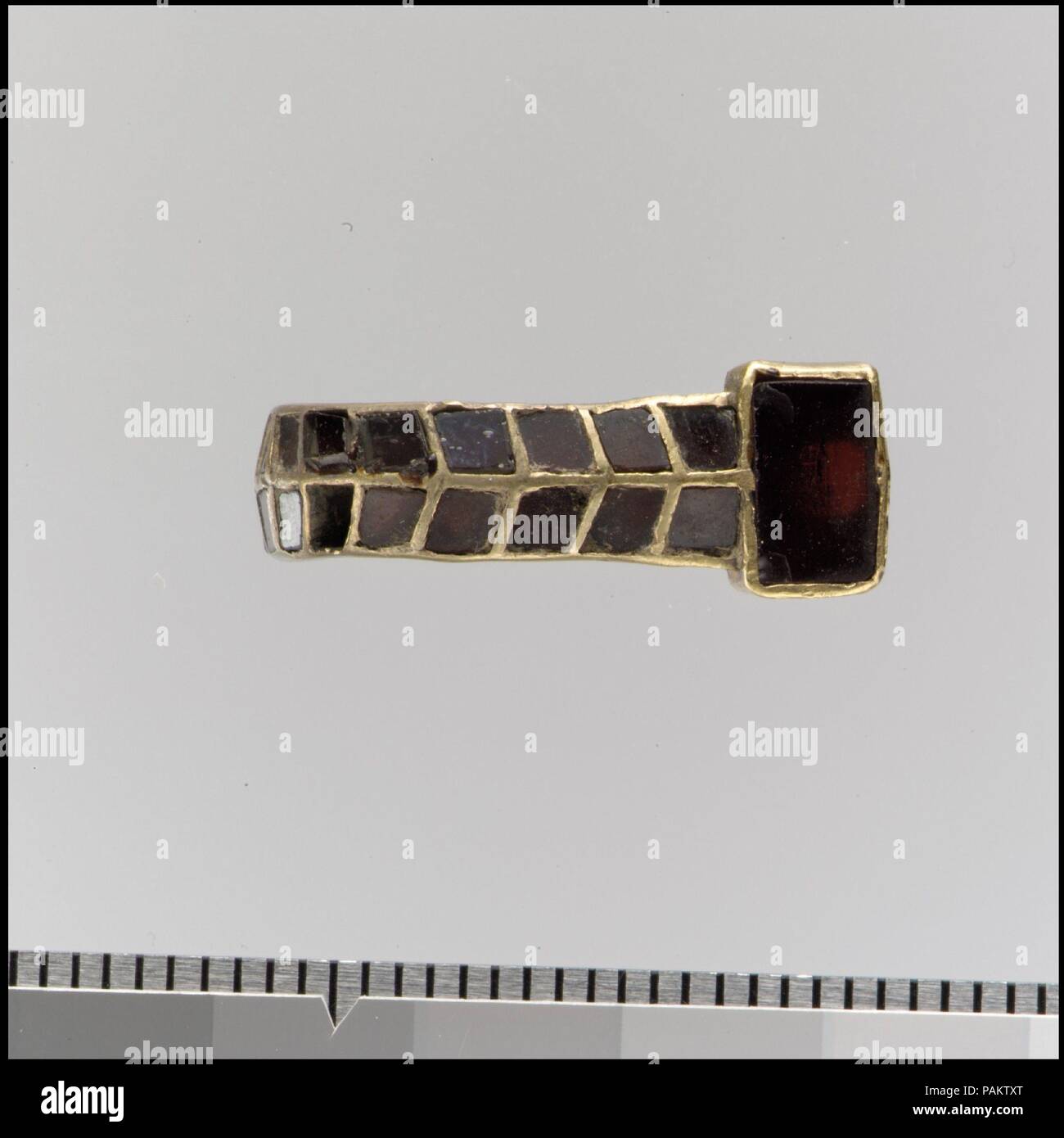 La linguetta dalla fibbia. Cultura: ostrogoto. Dimensioni: complessivo: 1 1/4 x 7/16 x 3/8 in. (3,1 x 1,1 x 1 cm). Data: 450-500. Museo: Metropolitan Museum of Art di New York, Stati Uniti d'America. Foto Stock