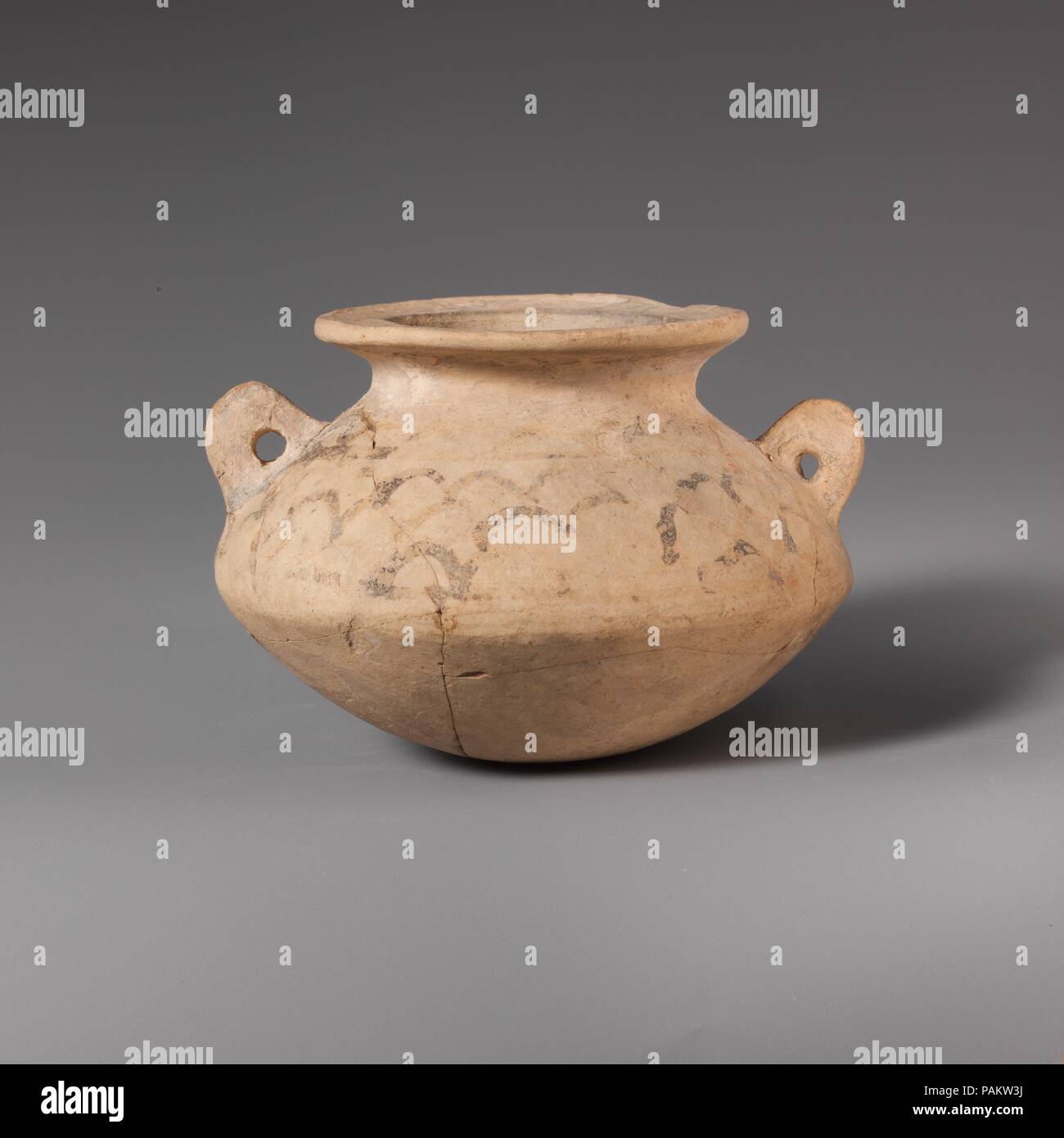 Alabastron di terracotta (JAR). Cultura: micenea i. Dimensioni: H. 2 1/2 in. (6.3 cm.). Data: ca. 1600-1050 A.C. Corpo basso e due piccoli manici. Museo: Metropolitan Museum of Art di New York, Stati Uniti d'America. Foto Stock