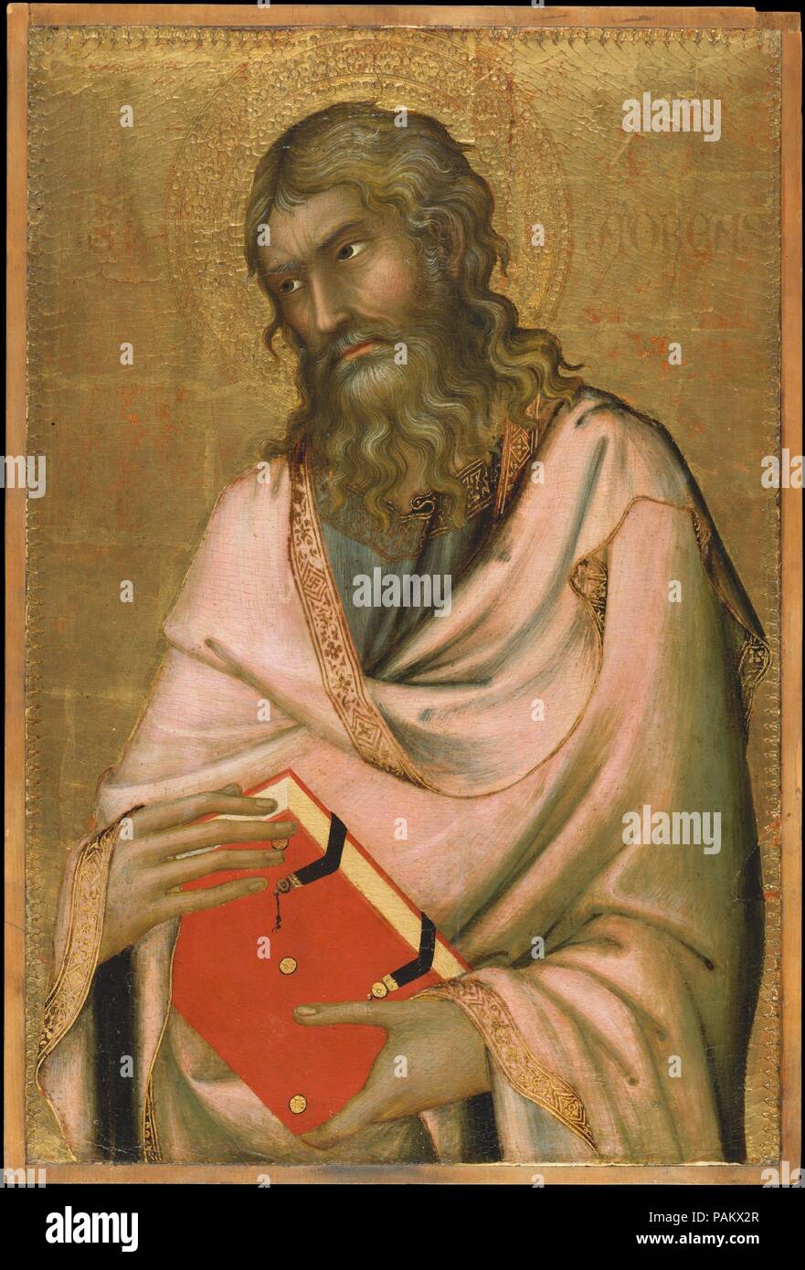 Saint Andrew. Artista: Simone Martini (italiano, Siena, attivo dal 1315-morto 1344 Avignon). Dimensioni: 22 1/2 x 14 7/8 in. (57,2 x 37,8 cm). Data: ca. 1326. Questo pannello viene da un importante cinque-parte pala portatile che era forse commissionato dall'organo direttivo della città di Siena. Insieme a Giotto, Simone è il più famoso artista del suo giorno. La sua tecnica raffinata e poteri descrittivo, evidenti nella espressione di sant Andrea e il modo in cui egli tiene il suo libro, erano impareggiabili in Europa e si è guadagnato la lode e l'amicizia del poeta Petrarca (1304-1374). Il rectang Foto Stock