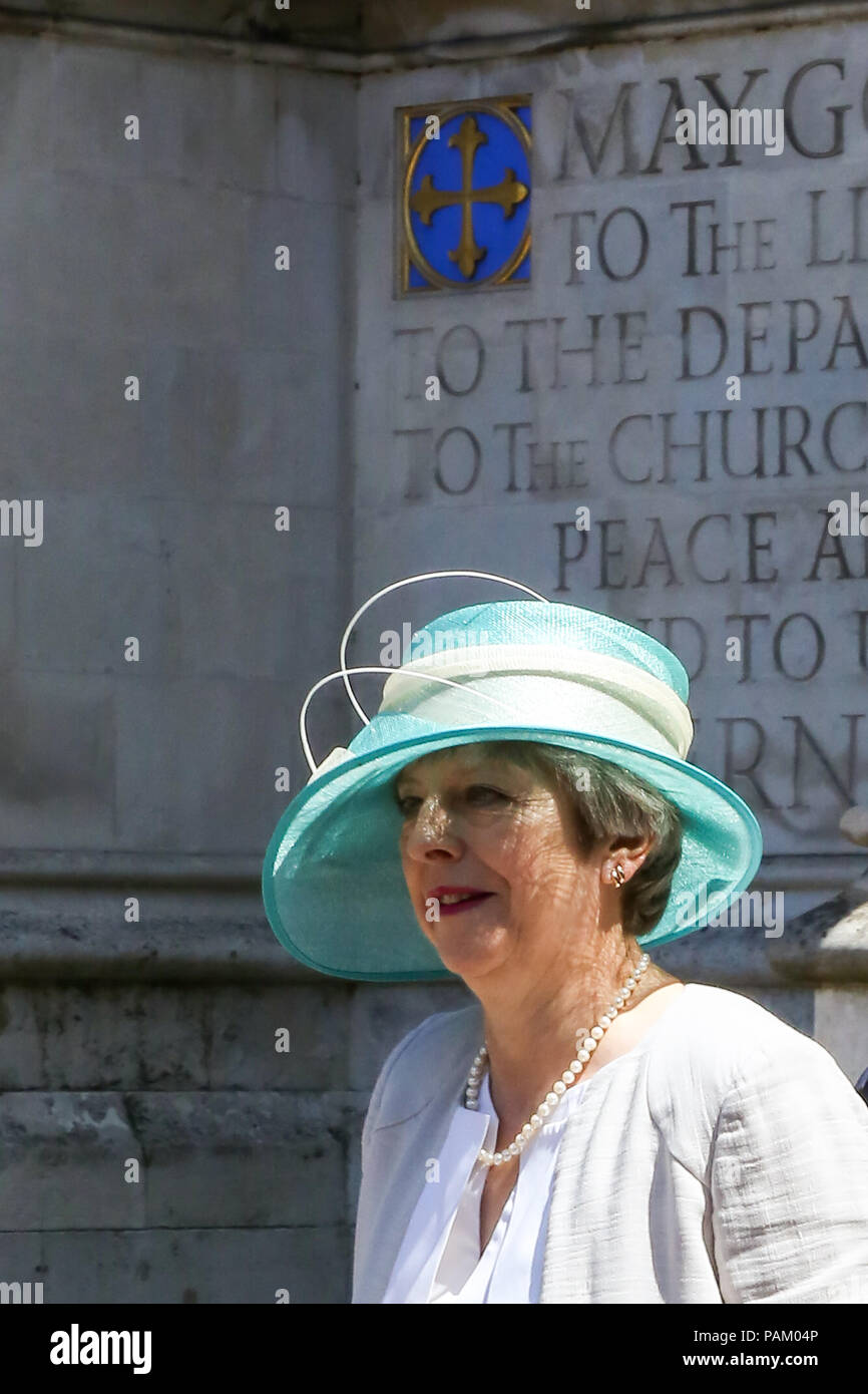 Il primo ministro Theresa Maggio lascia l Abbazia di Westminster dopo aver partecipato a un servizio di ringraziamento in occasione del settantesimo anniversario dello sbarco del Impero Windrush MV il 22 giugno 1948 a Tilbury Docks con 492 passeggeri dei Caraibi. Dotato di: Theresa Maggio dove: Londra, Regno Unito quando: 22 giu 2018 Credit: Dinendra Haria/WENN Foto Stock Il primo ministro Theresa Maggio lascia l Abbazia di Westminster dopo aver partecipato a un servizio di ringraziamento in occasione del settantesimo anniversario dello sbarco del Impero Windrush MV il 22 giugno 1948 a Tilbury Docks con 492 passeggeri dei Caraibi. Dotato di: Theresa Maggio dove: Londra, Regno Unito quando: 22 giu 2018 Credit: Dinendra Haria/WENN Foto Stock