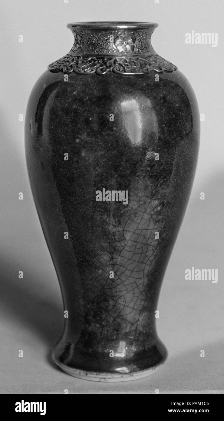 Vaso. Cultura: la Cina. Dimensioni: H. 6. (15,2 cm). Museo: Metropolitan Museum of Art di New York, Stati Uniti d'America. Foto Stock