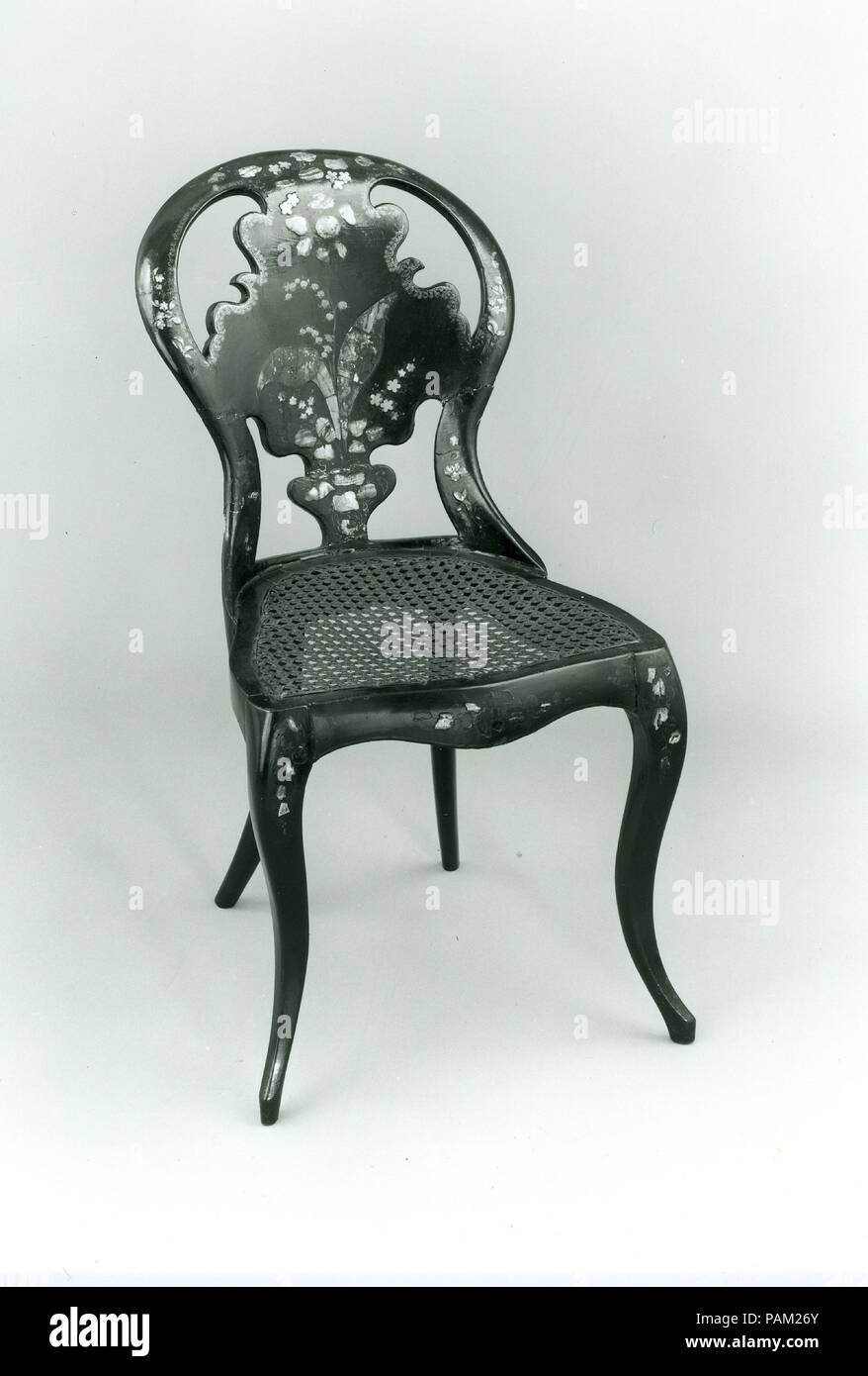 La cartapesta sedia laterale. Cultura: British (?). Dimensioni: H. 79,8 cm, W. 41,8 cm, D. 38 cm. Data: ca. 1830-60. Museo: Metropolitan Museum of Art di New York, Stati Uniti d'America. Foto Stock