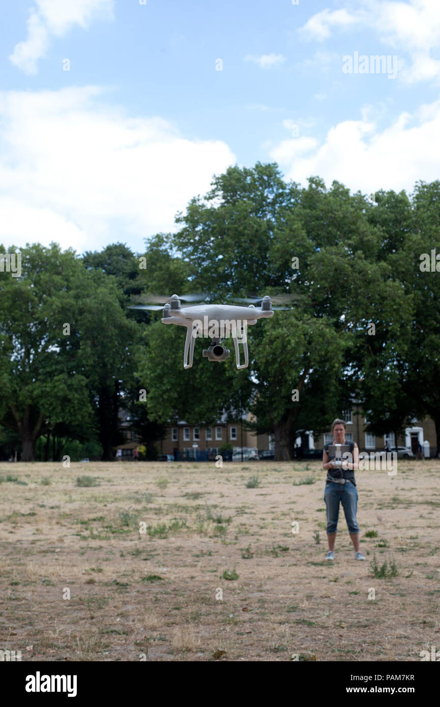 Hackney, Londra. I campi di Londra. Drone; fantoccio; Foto Stock