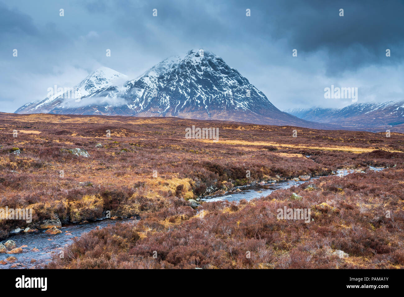 Il Buachaille Etive Mor a Glen Etive, Argyll, Highlands, Scotland, Regno Unito, Europa. Foto Stock