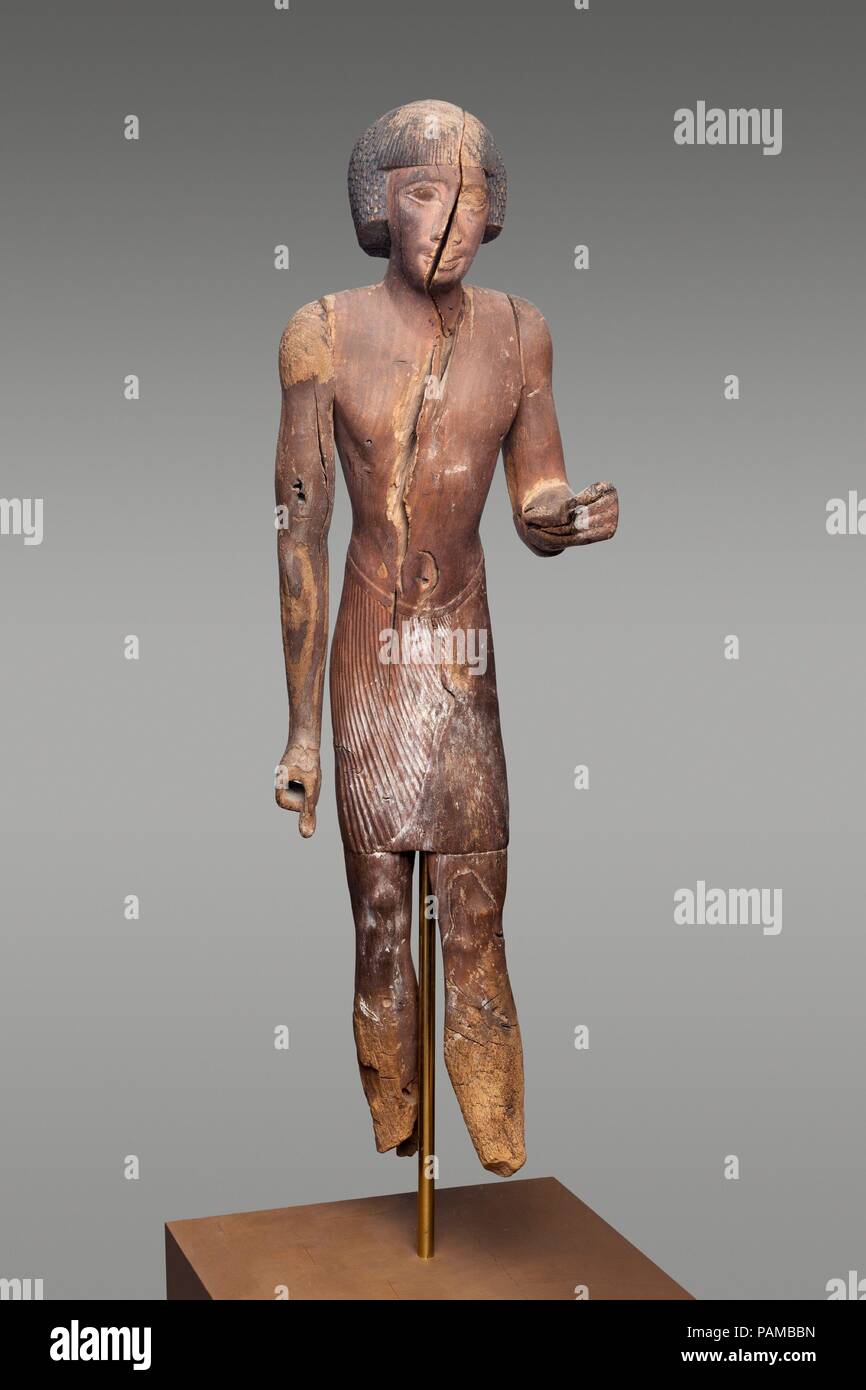 Statua di un cortigiano Ihy. Dimensioni: H. 100 cm (39 3/8 in.). Dynasty: Dynasty 6-8. Regno: Pepi II al più presto. Data: ca. 2200-2100 A.C. Museo: Metropolitan Museum of Art di New York, Stati Uniti d'America. Foto Stock