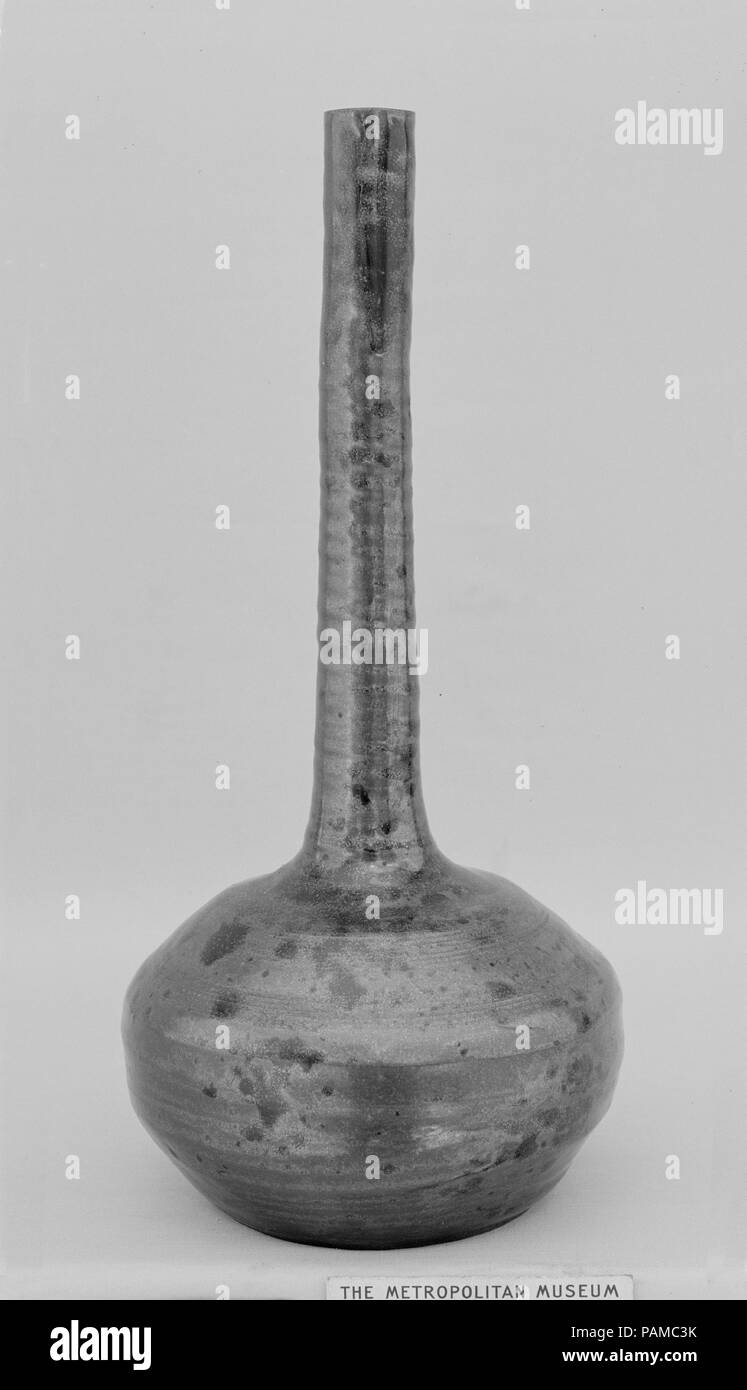 Bottiglia. Cultura: il Giappone. Dimensioni: H. 11 1/8 in. (28,3 cm). Data: del xvii secolo. Museo: Metropolitan Museum of Art di New York, Stati Uniti d'America. Foto Stock