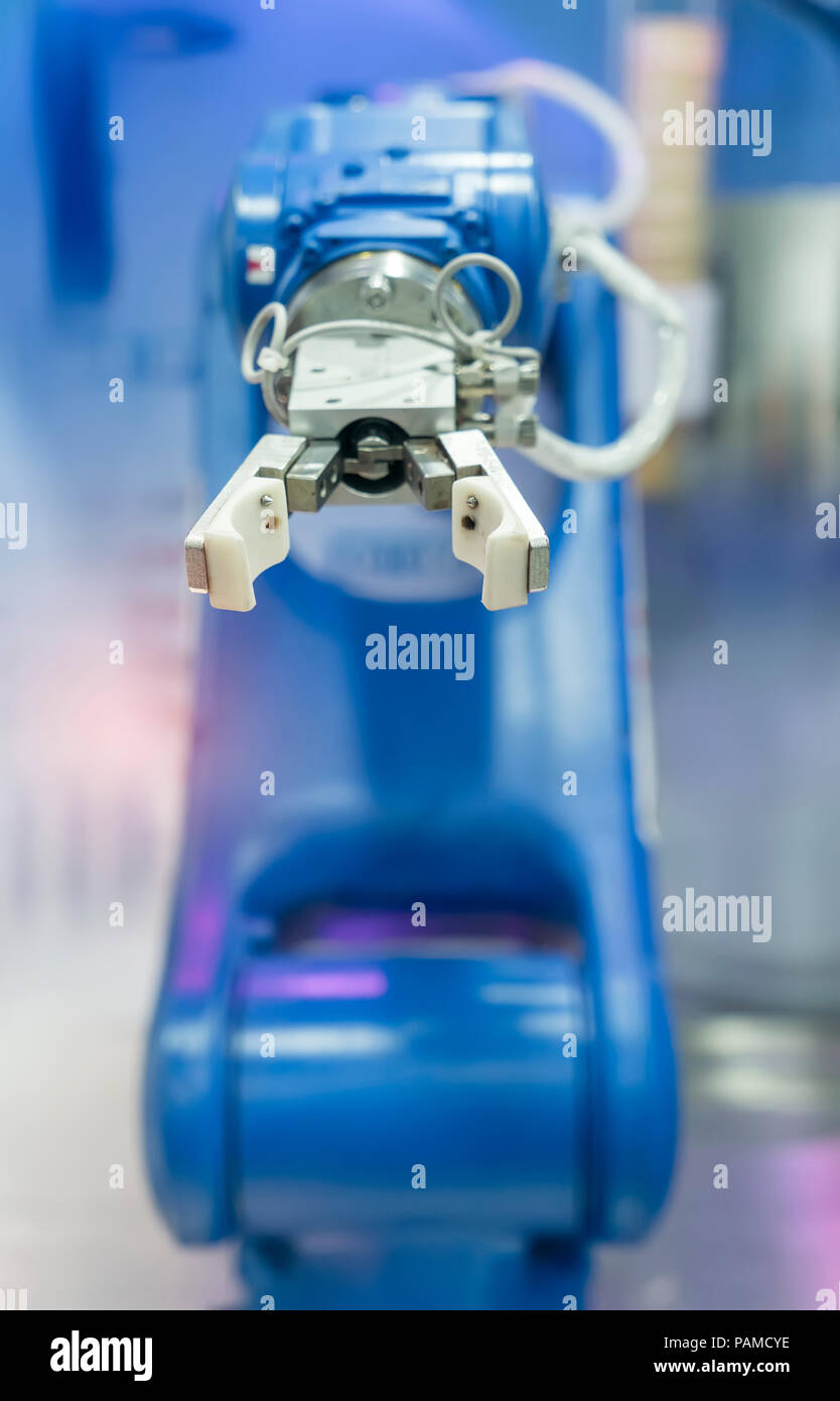 Robotica e automazione controllo sistema di applicazione su automatizzare il braccio di robot Foto Stock