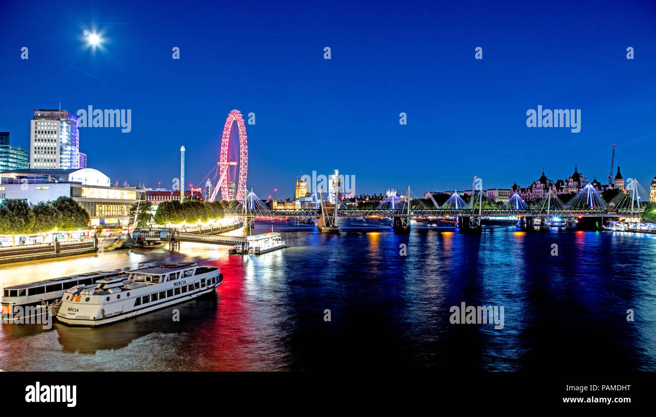Londra di notte da Waterloo Bridge Regno Unito Foto Stock