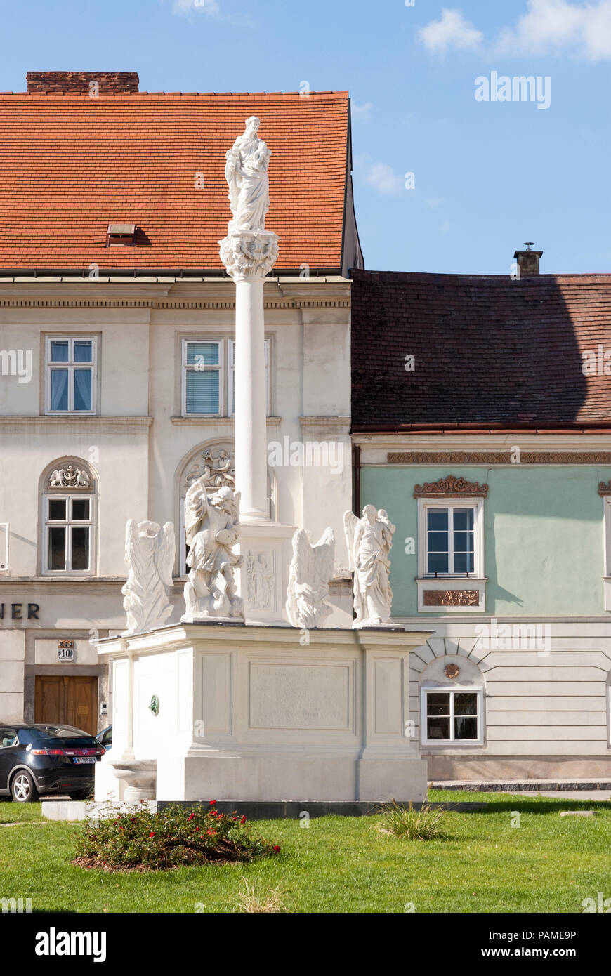 Questo Mariensäule (colonna mariana) fu eretto nel 1688 e viene attribuita a Andreas Krimmer. Krems centro storico, Austria inferiore Foto Stock