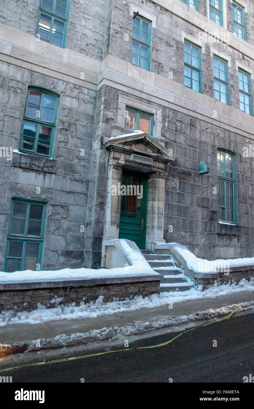 Coperte di ghiaccio strade vicino all'università di Laval Scuola di Architettura, 1 Cote de la Fabrique, Old Quebec Quebec City, in Canada Foto Stock