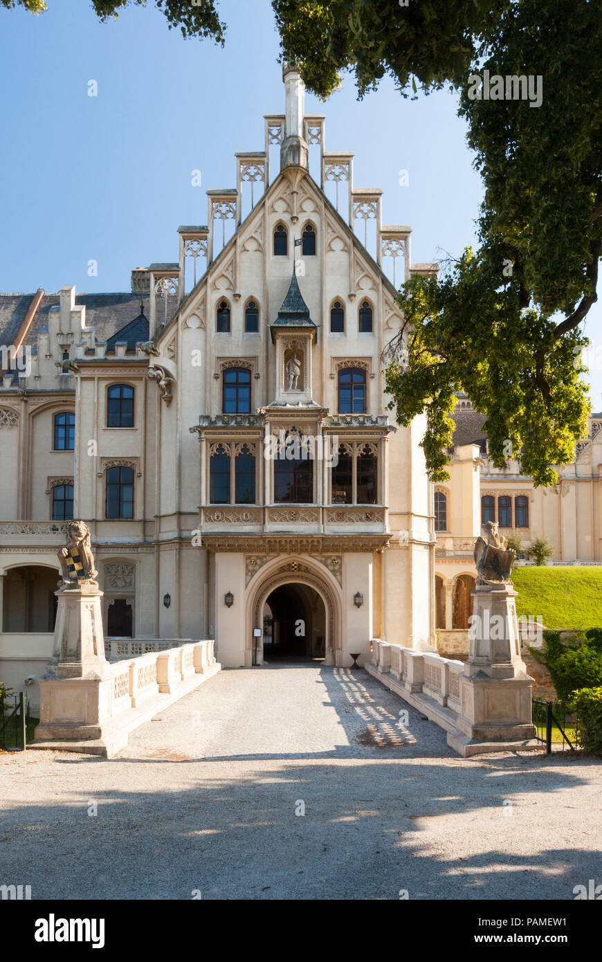 Il Castello di Grafenegg è il più ben noto esempio di romantico dello storicismo in Austria ed è una popolare destinazione turistica Foto Stock