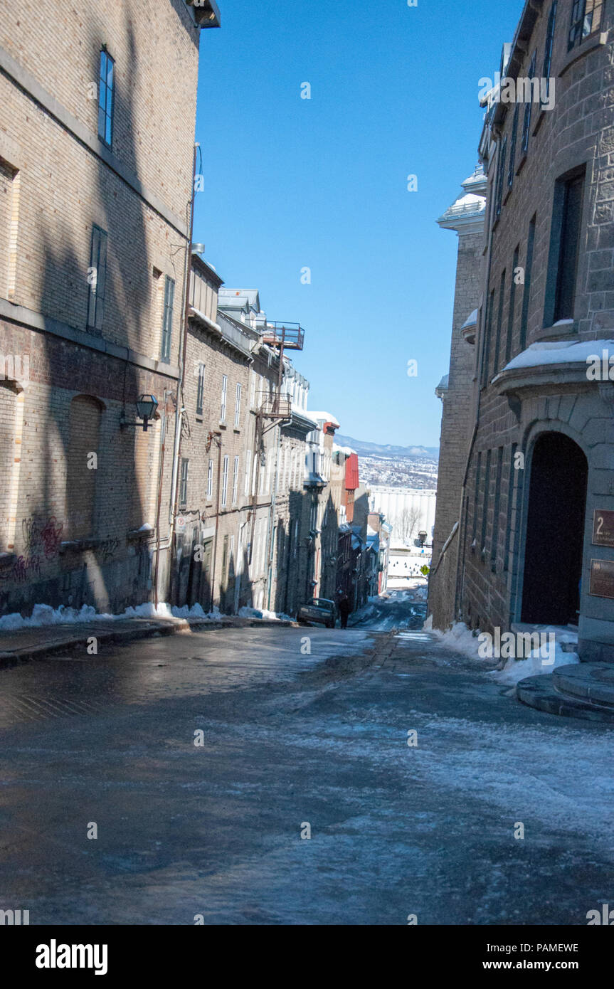 Coperte di ghiaccio strade vicino all'università di Laval Scuola di Architettura, 1 Cote de la Fabrique, Old Quebec Quebec City, in Canada Foto Stock