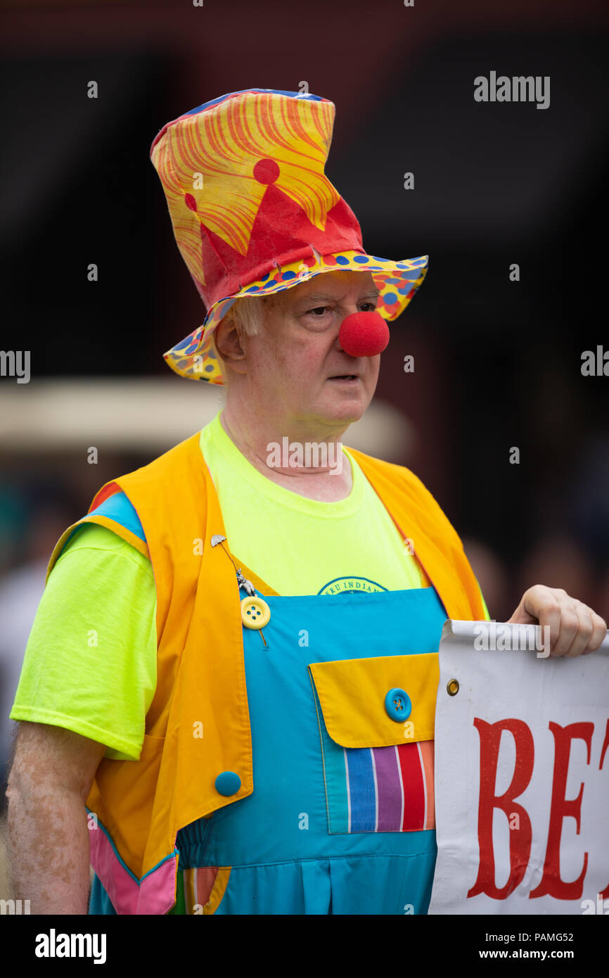 Il Perù, Indiana, Stati Uniti d'America - 21 luglio 2018 uomo che indossa un vestito da clown al circo città parata del Festival Foto Stock