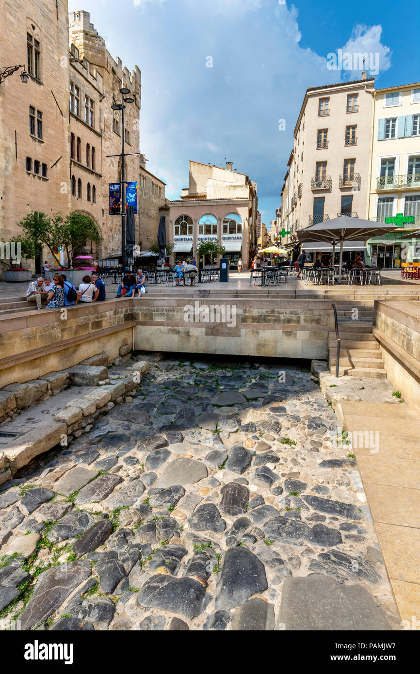 Via Domitia, Hotel de Ville square, Narbonne, Aude, Occitanie, Francia Foto Stock