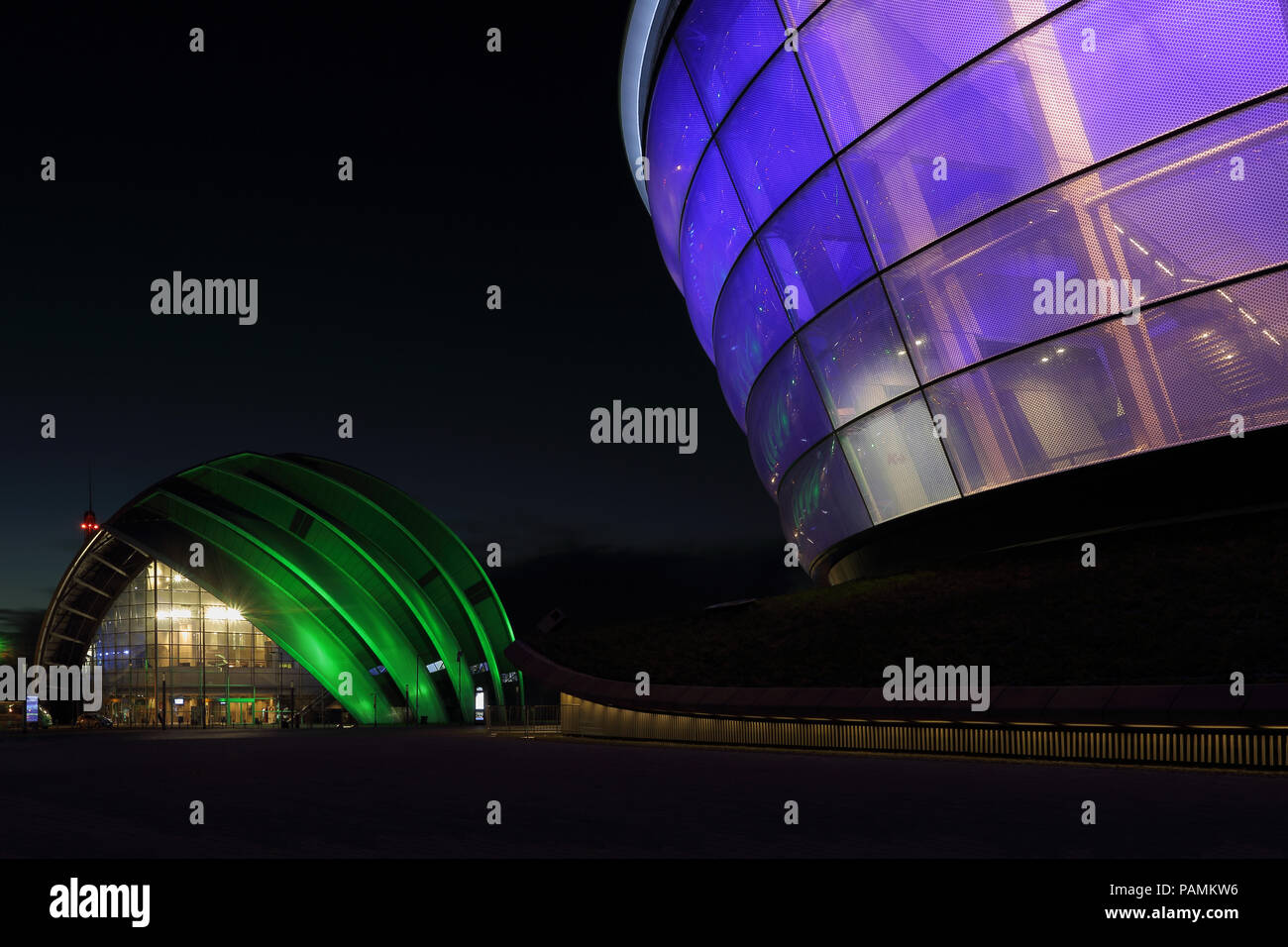 Glasgow Clyde Auditorium e il SSE Hydro (SEC) a notte Foto Stock
