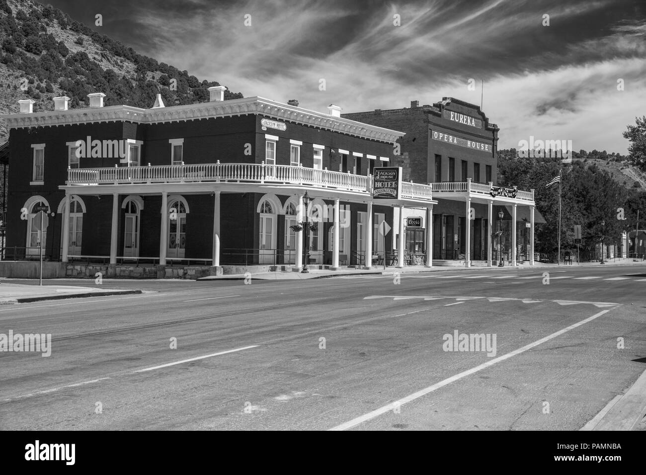 Jackson House Hotel e la contea di Eureka Opera House di Eureka, Nevada. Foto Stock