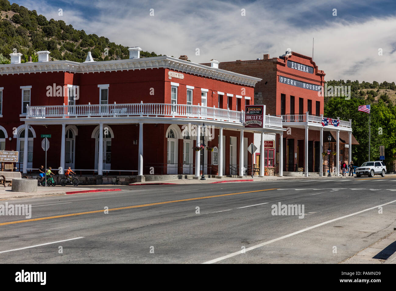 Jackson House Hotel e la contea di Eureka Opera House di Eureka, Nevada. Foto Stock