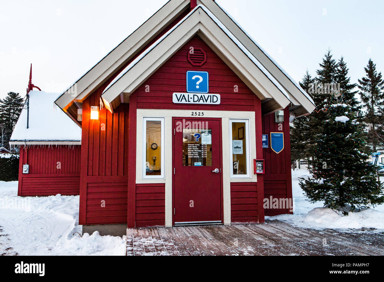 Centro visitatori raffigurato nel tempo in inverno Val-David, Quebec, Canada. Foto Stock