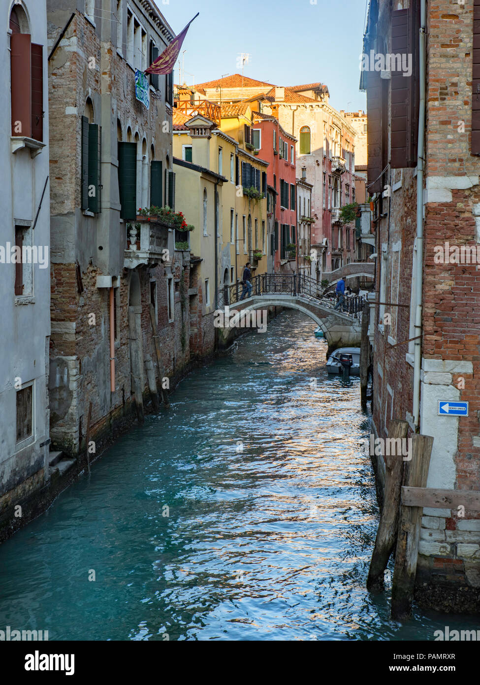 Non ho mai voluto che la mia scoperta di Venezia alla fine. è andata sempre meglio lontano dal traffico e il trambusto che hai Foto Stock