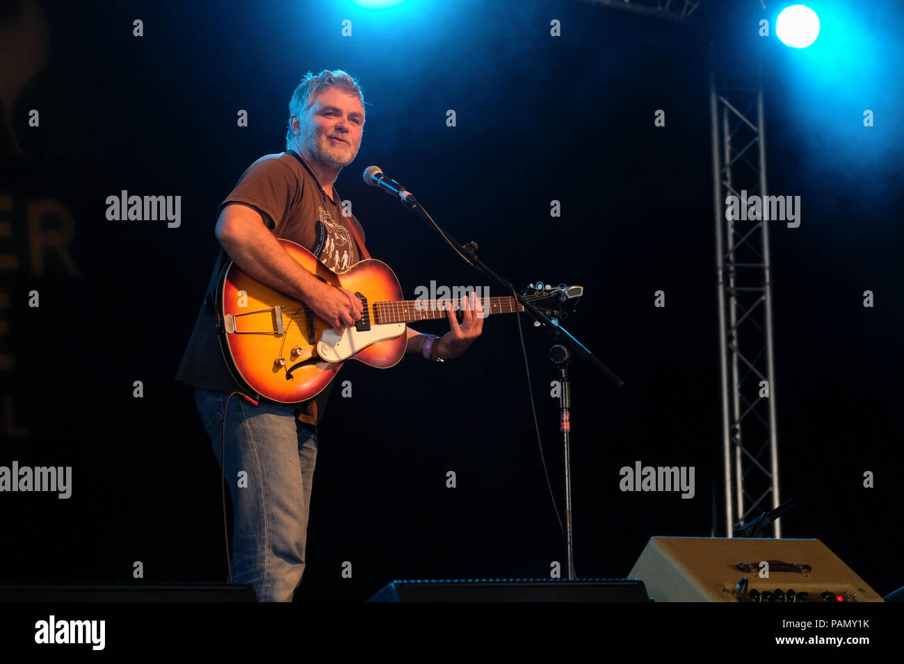 Chris Wood effettuando al Larmer Tree Festival, Tollard Royal, Wiltshire, Regno Unito. Luglio 21, 2018 Foto Stock